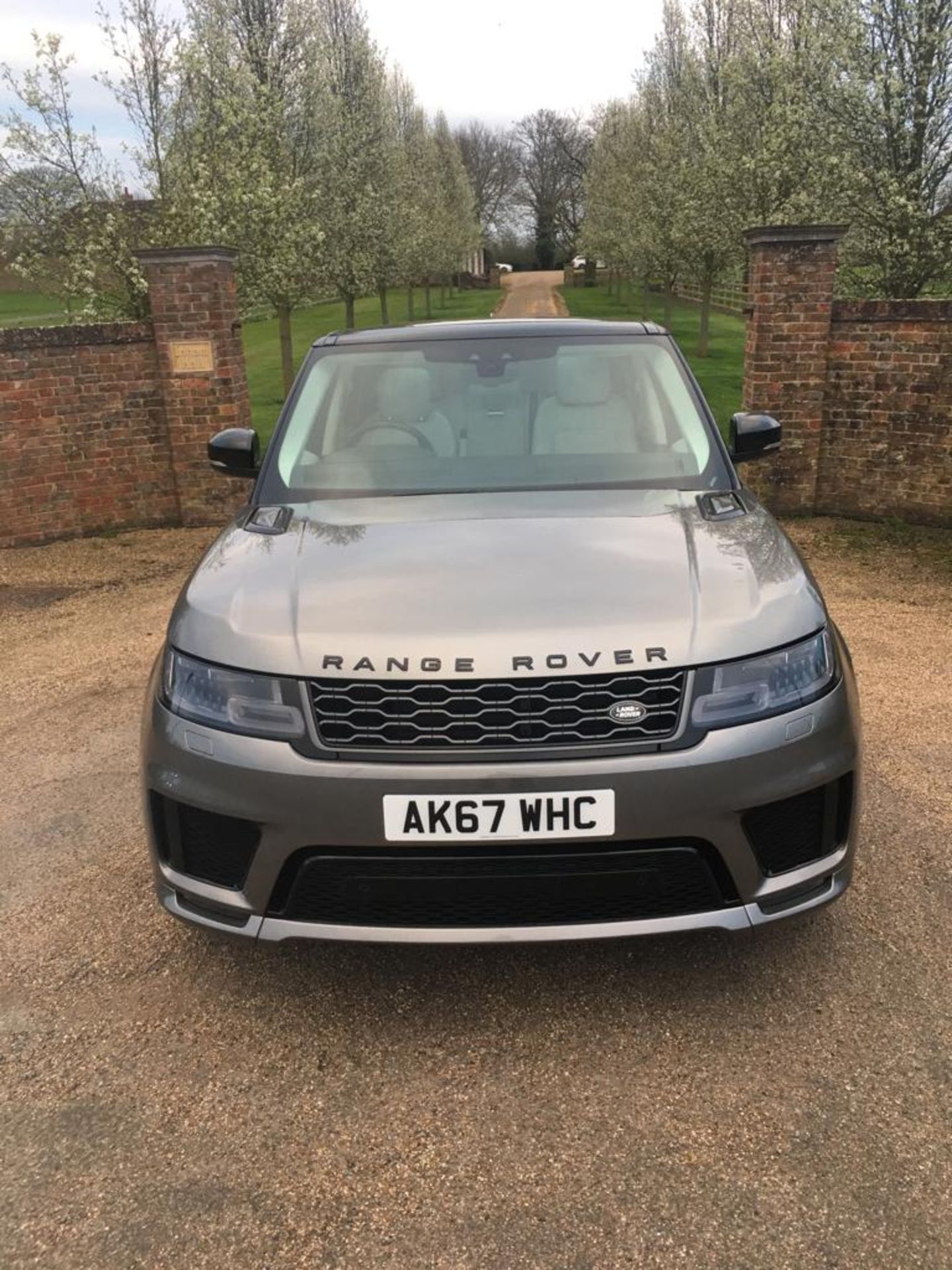 2018 RANGE ROVER SPORT 3.0 HSE DYNAMIC **ONE OWNER FROM NEW**COST £79,800 NEW LAST YEAR** - Image 3 of 26