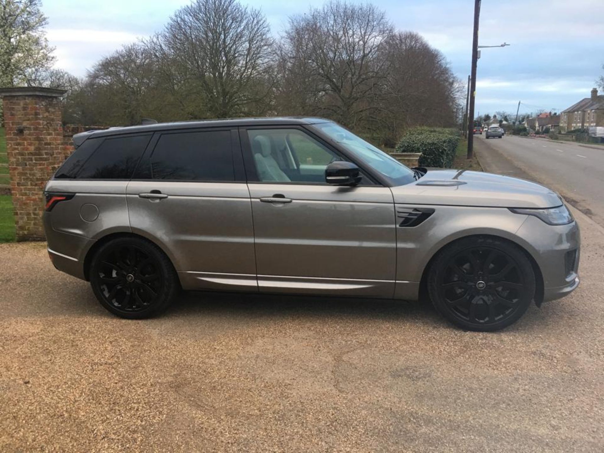 2018 RANGE ROVER SPORT 3.0 HSE DYNAMIC **ONE OWNER FROM NEW**COST £79,800 NEW LAST YEAR** - Image 9 of 26