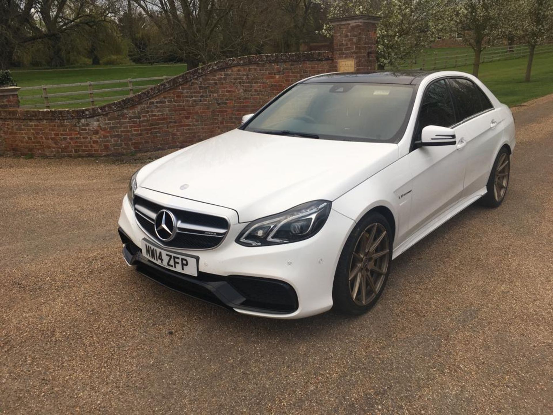 2014 MERCEDES BENZ E63 AMG SALOON AUTOMATIC **FULL MERCEDES BENZ SERVICE HISTORY** - Image 2 of 28