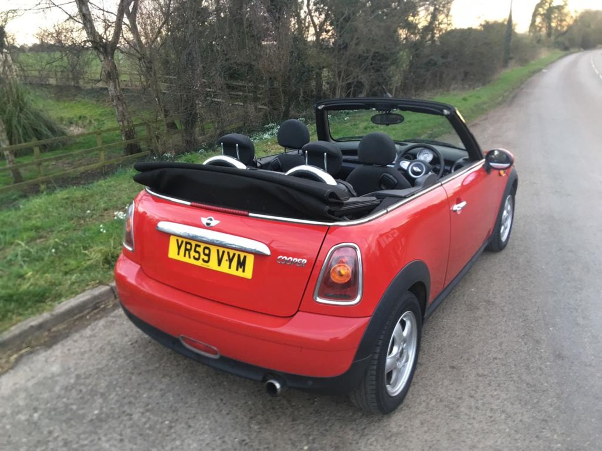 2009 MINI COOPER 1.6 PETROL CONVERTIBLE - Image 9 of 24