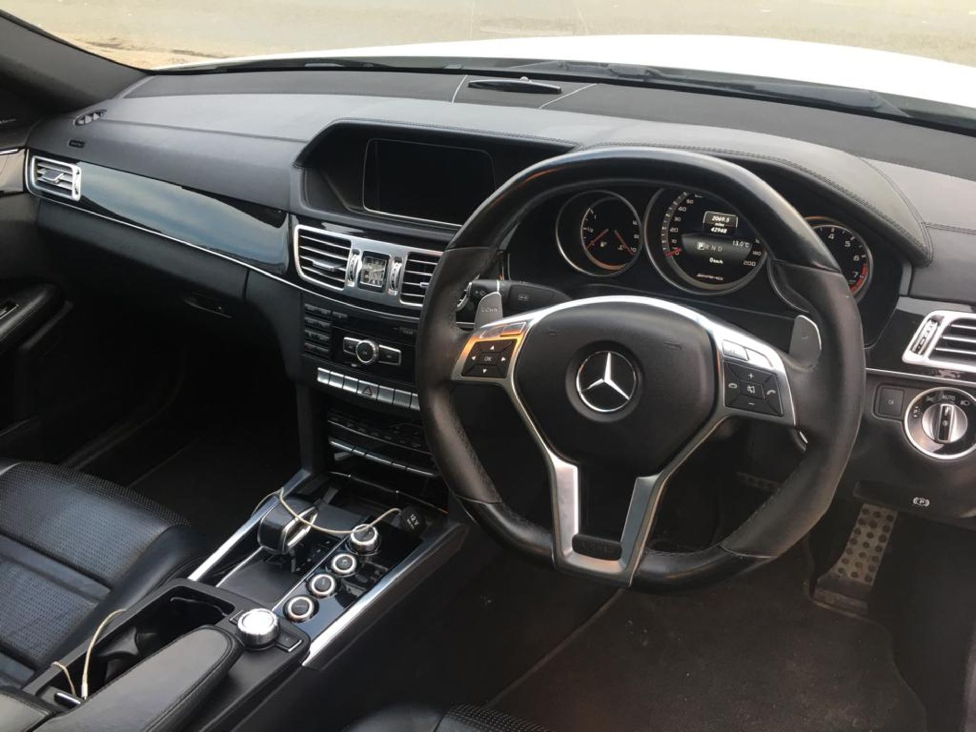 2014 MERCEDES BENZ E63 AMG SALOON AUTOMATIC **FULL MERCEDES BENZ SERVICE HISTORY** - Image 19 of 28