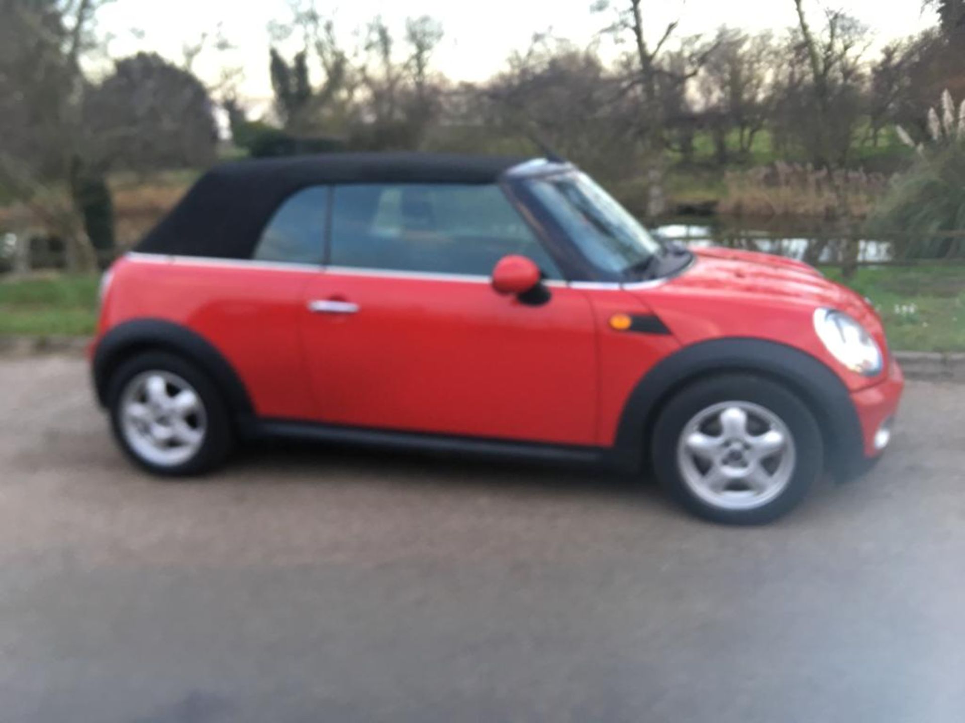 2009 MINI COOPER 1.6 PETROL CONVERTIBLE - Image 11 of 24