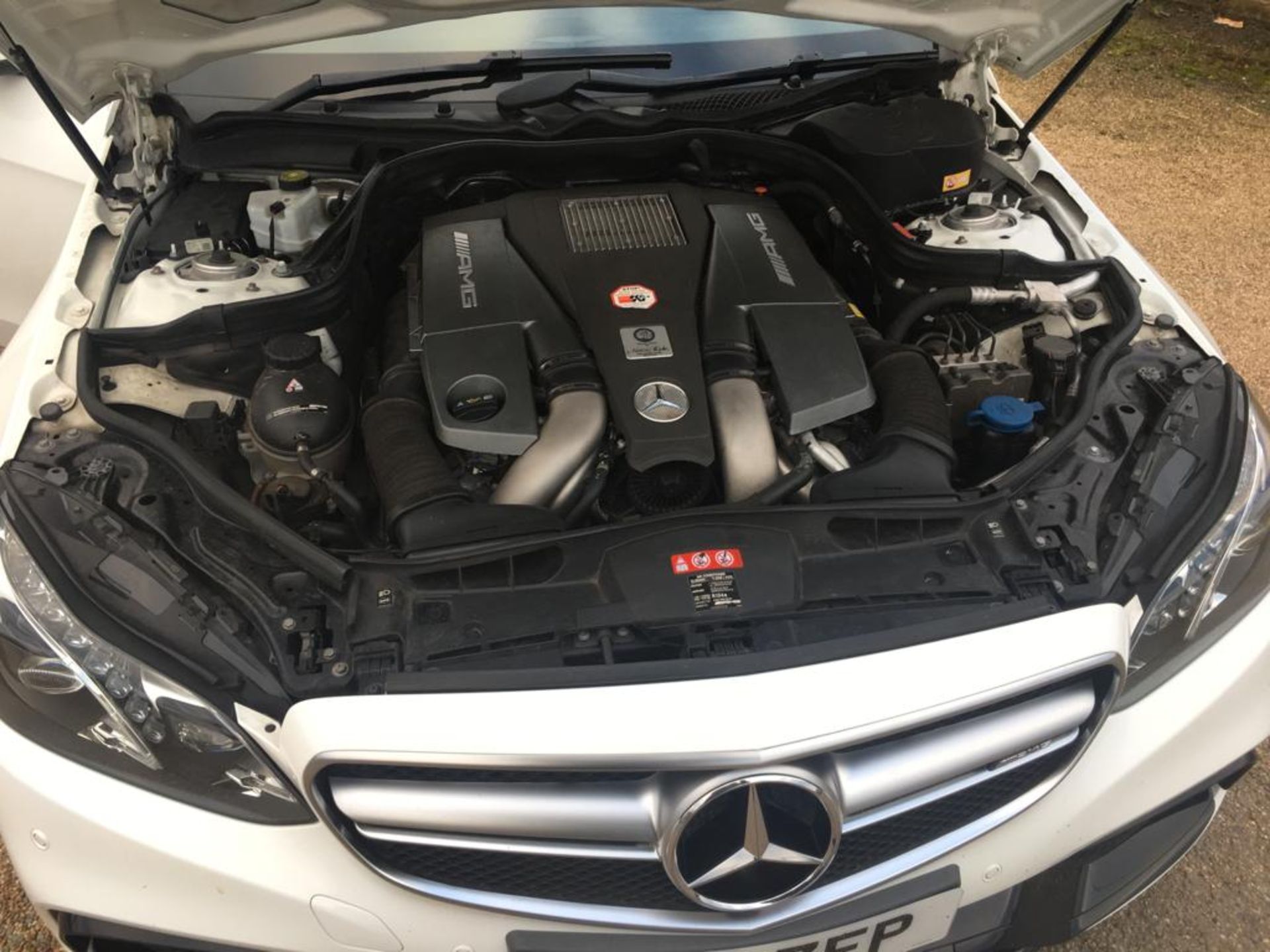2014 MERCEDES BENZ E63 AMG SALOON AUTOMATIC **FULL MERCEDES BENZ SERVICE HISTORY** - Image 13 of 28
