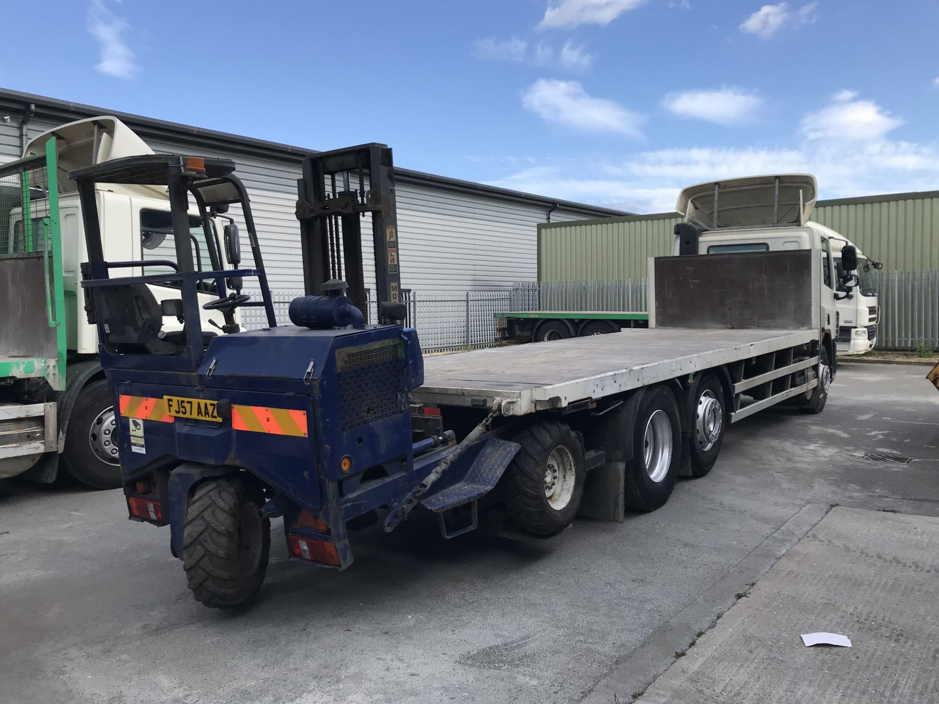 2007 DAF TRUCKS CF HGV 9200CC **26000 KG GROSS** WITH FORKLIFT INCLUDED - Image 5 of 16