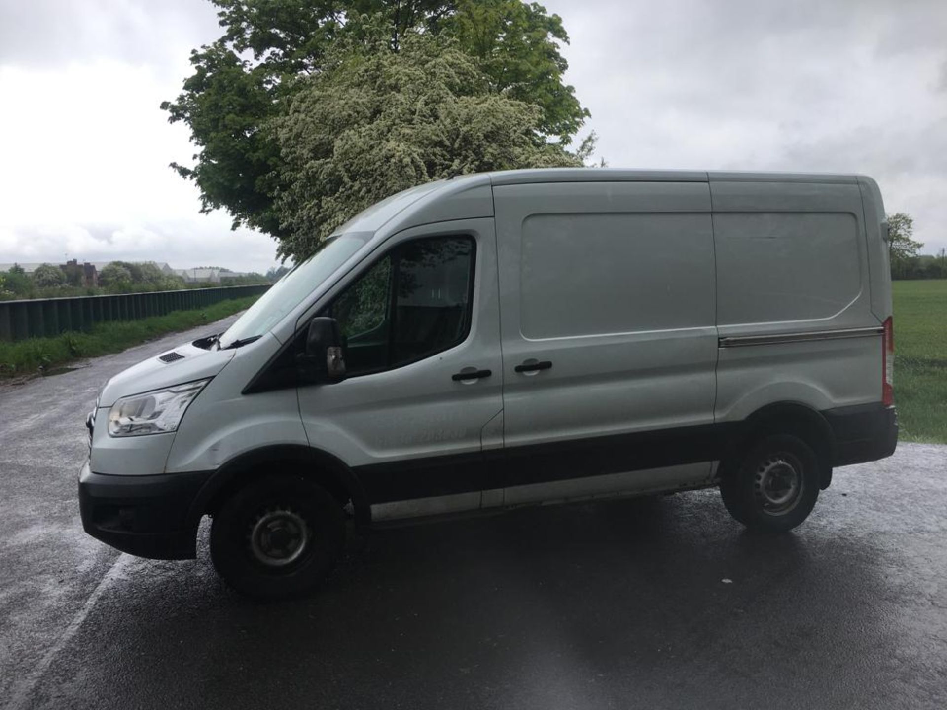 2014 FORD TRANSIT 350 L2 DIESEL FWD - 2.2 TDCi 100ps H2 Van - Image 7 of 17