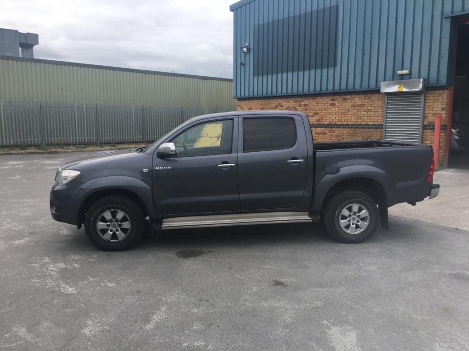 2010 TOYOTA HILUX DIESEL DOUBLE CAB PICKUP - Image 8 of 15