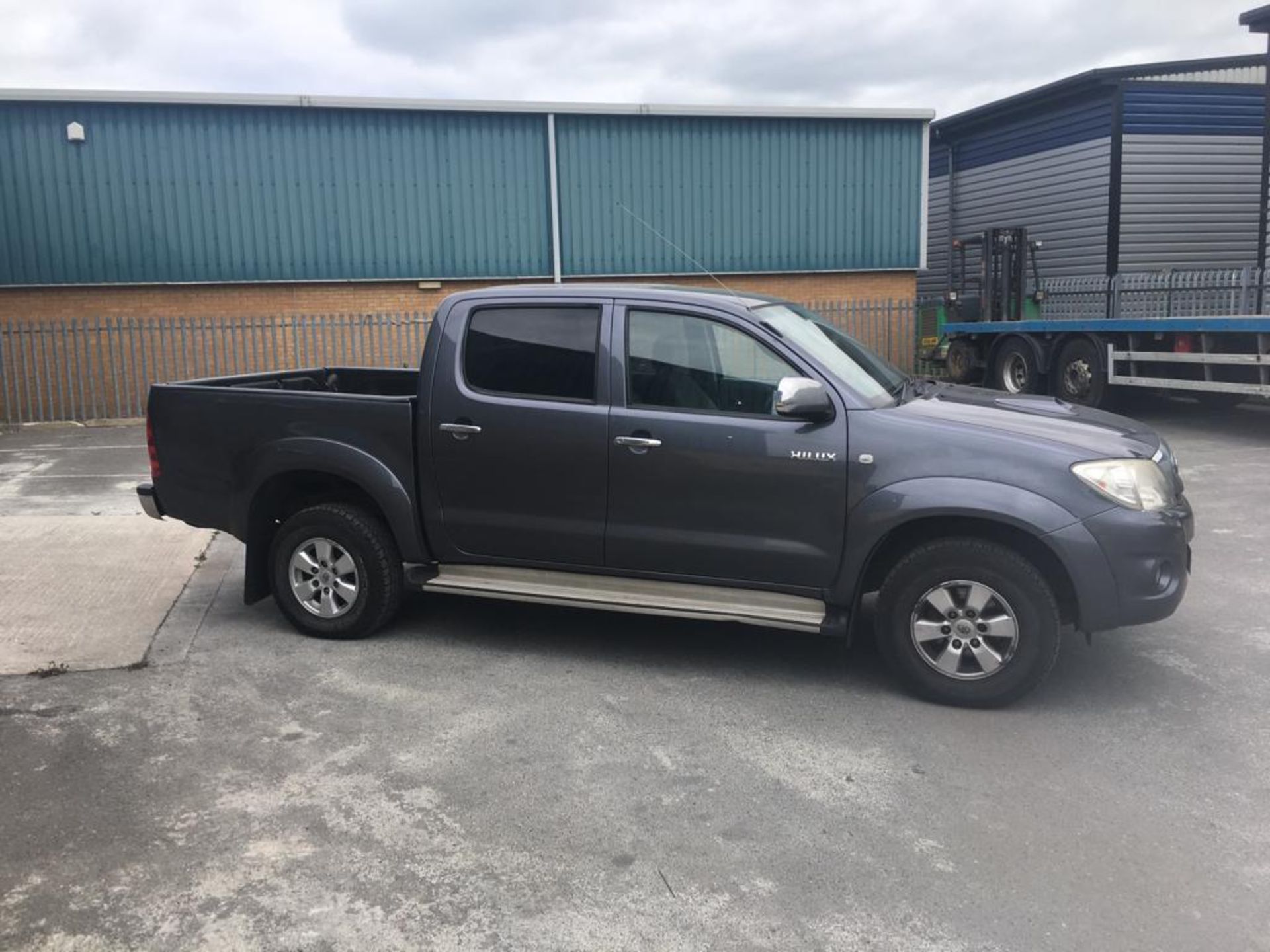 2010 TOYOTA HILUX DIESEL DOUBLE CAB PICKUP - Image 7 of 15