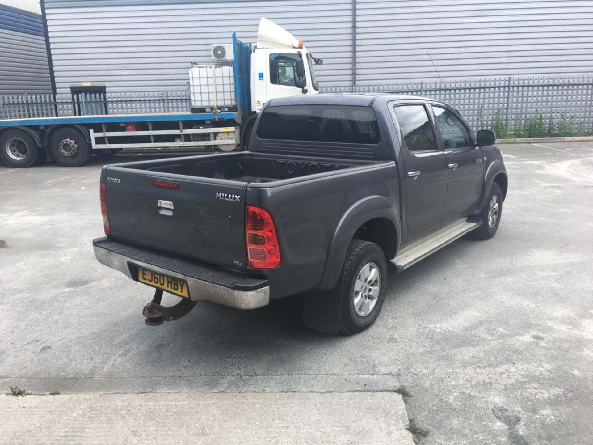 2010 TOYOTA HILUX DIESEL DOUBLE CAB PICKUP - Image 6 of 15