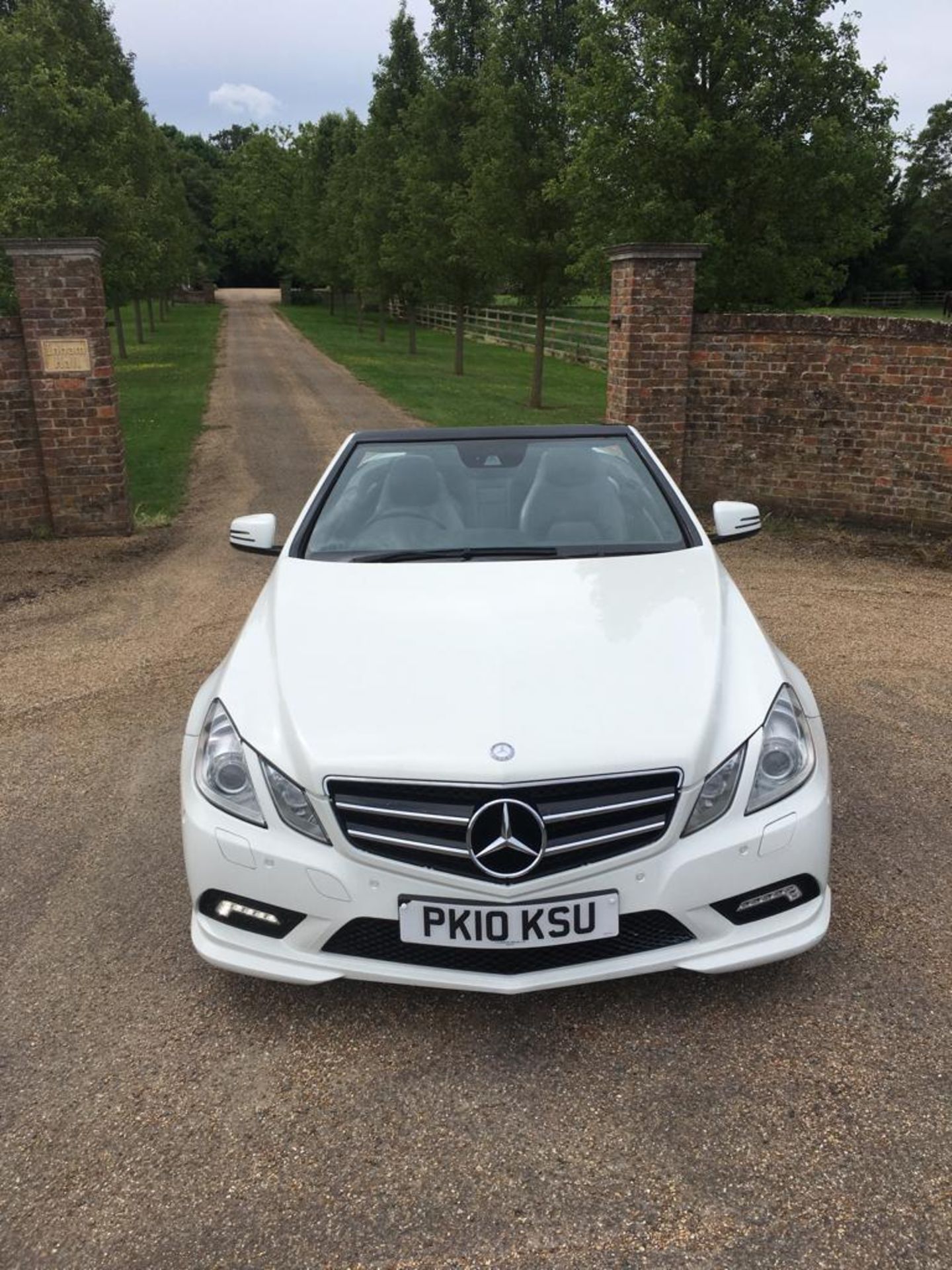 2010 MERCEDES BENZ E350 CONVERTIBLE SPORT CGI BLUEFFICENCY AUTO **ONE FORMER KEEPER FROM NEW** - Image 4 of 24