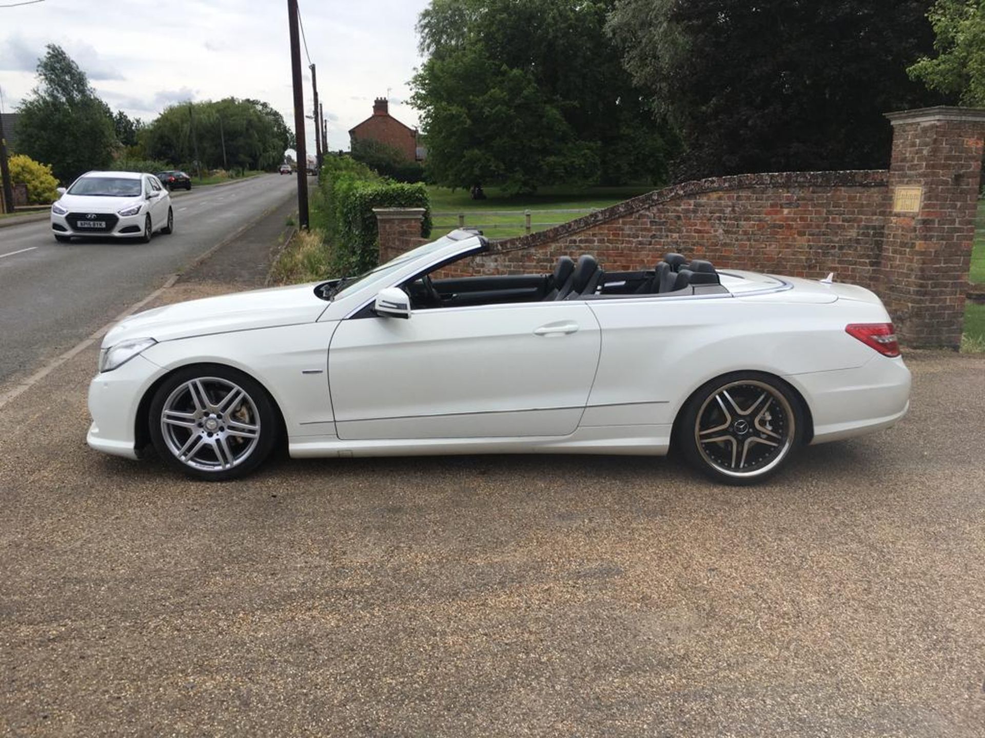 2010 MERCEDES BENZ E350 CONVERTIBLE SPORT CGI BLUEFFICENCY AUTO **ONE FORMER KEEPER FROM NEW** - Image 8 of 24