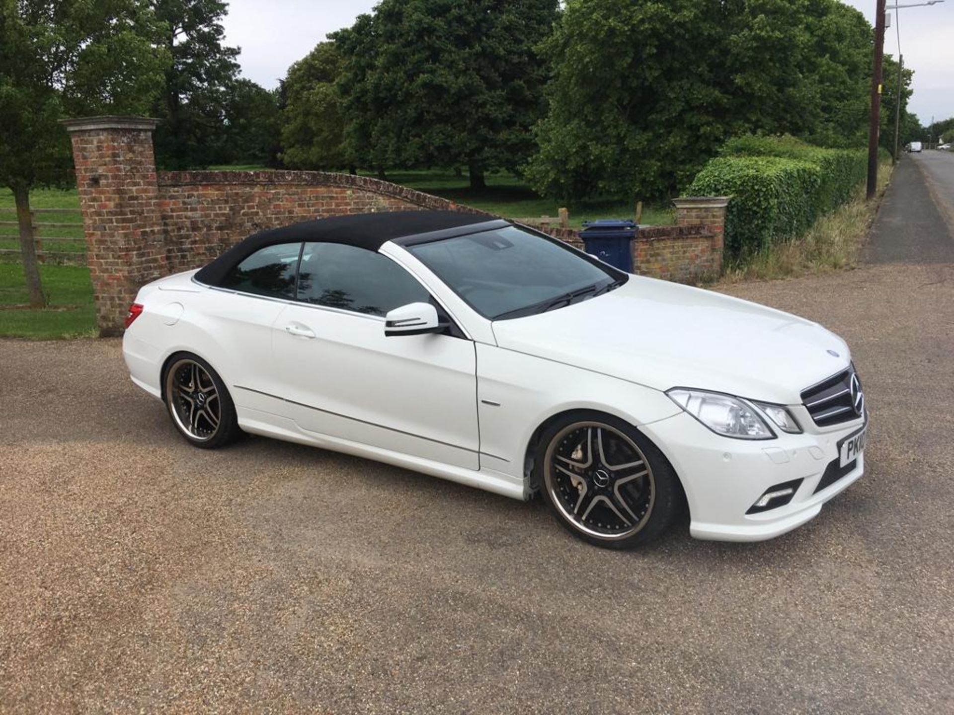 2010 MERCEDES BENZ E350 CONVERTIBLE SPORT CGI BLUEFFICENCY AUTO **ONE FORMER KEEPER FROM NEW** - Image 3 of 24