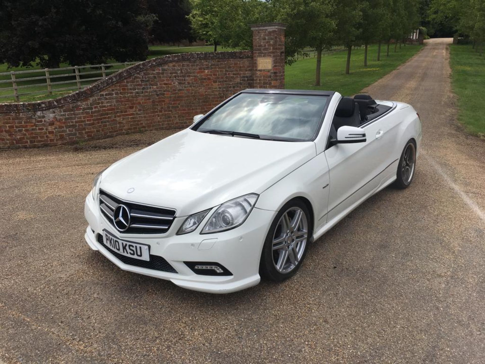 2010 MERCEDES BENZ E350 CONVERTIBLE SPORT CGI BLUEFFICENCY AUTO **ONE FORMER KEEPER FROM NEW** - Image 5 of 24