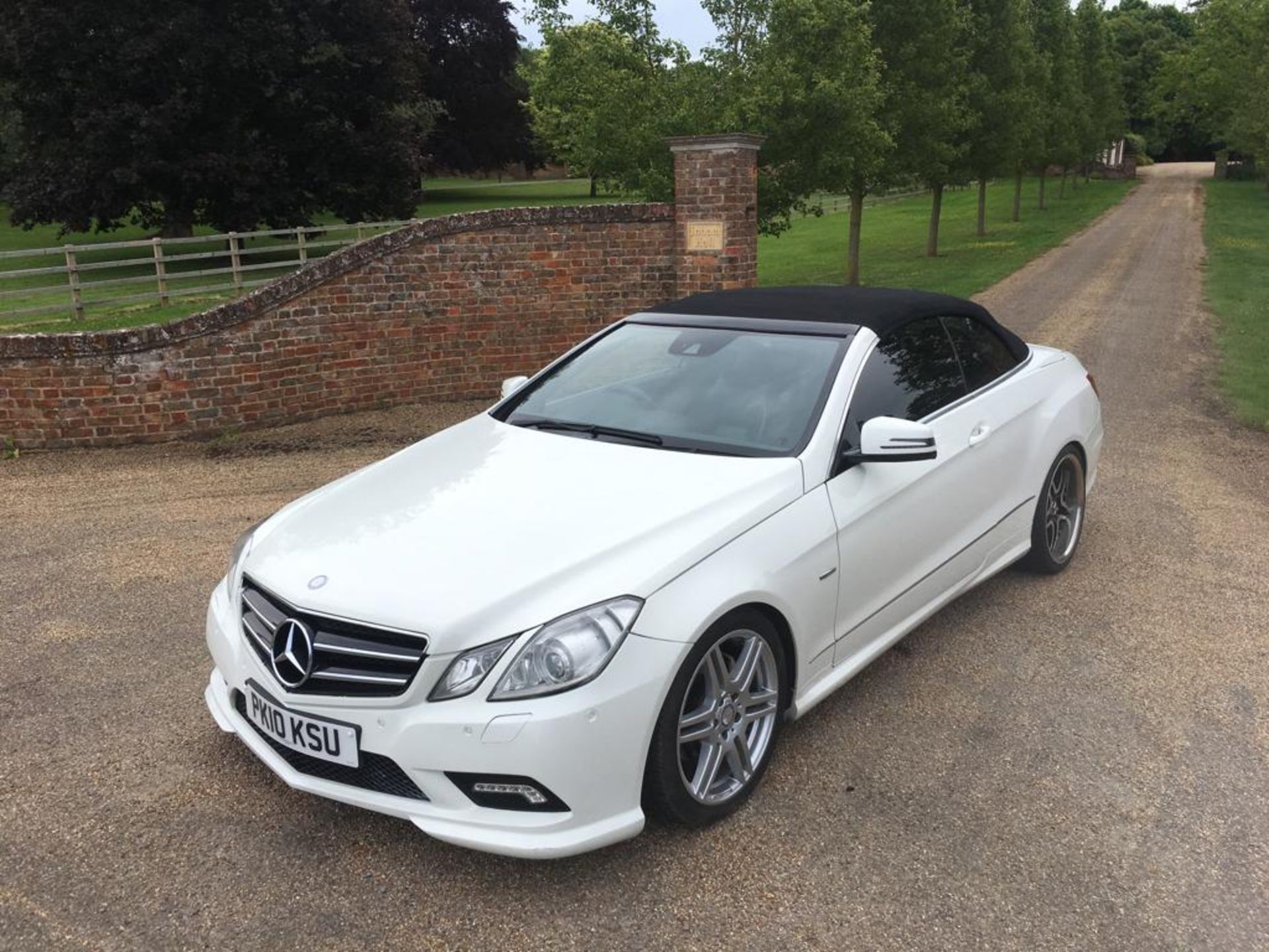 2010 MERCEDES BENZ E350 CONVERTIBLE SPORT CGI BLUEFFICENCY AUTO **ONE FORMER KEEPER FROM NEW** - Image 6 of 24