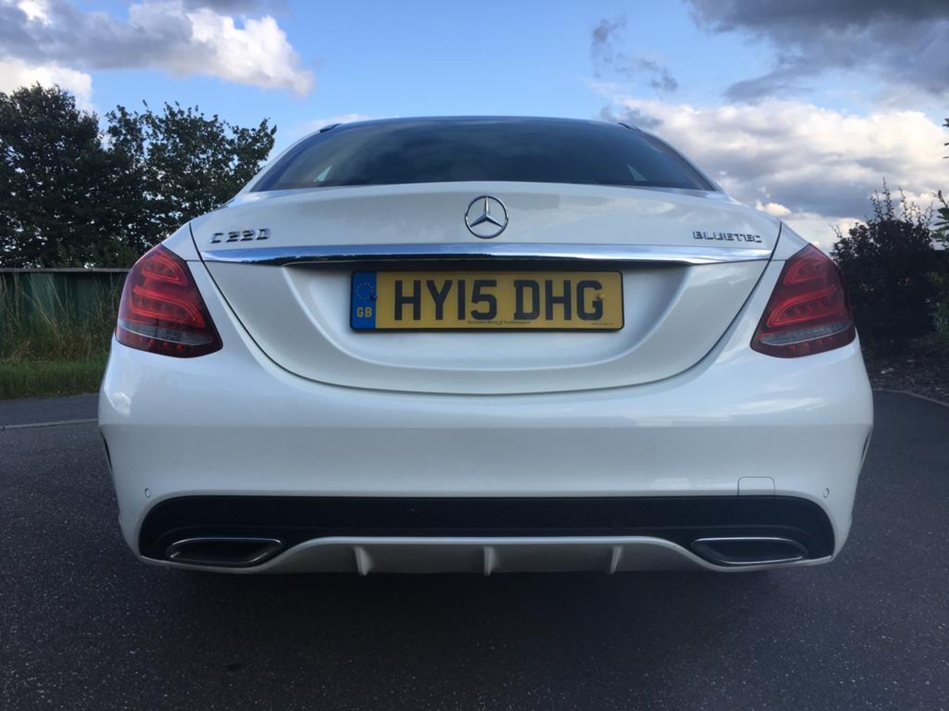 2015 MERCEDES BENZ C220 D AMG LINE PREMIUM PLUS BLUETEC **MEGA SPEC** - Image 11 of 24