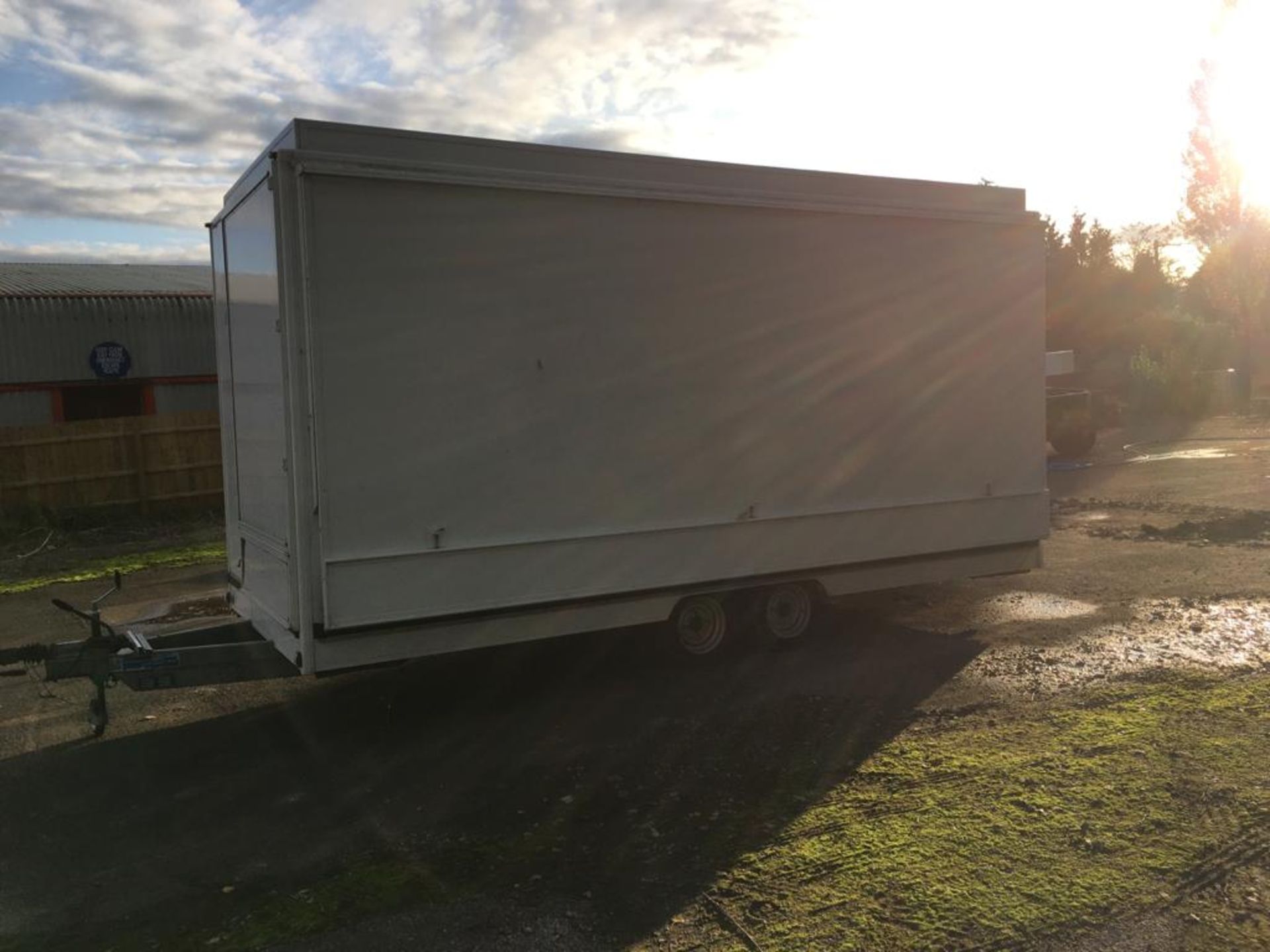 EXHIBITION UNIT WITH TRAILER - Image 8 of 45