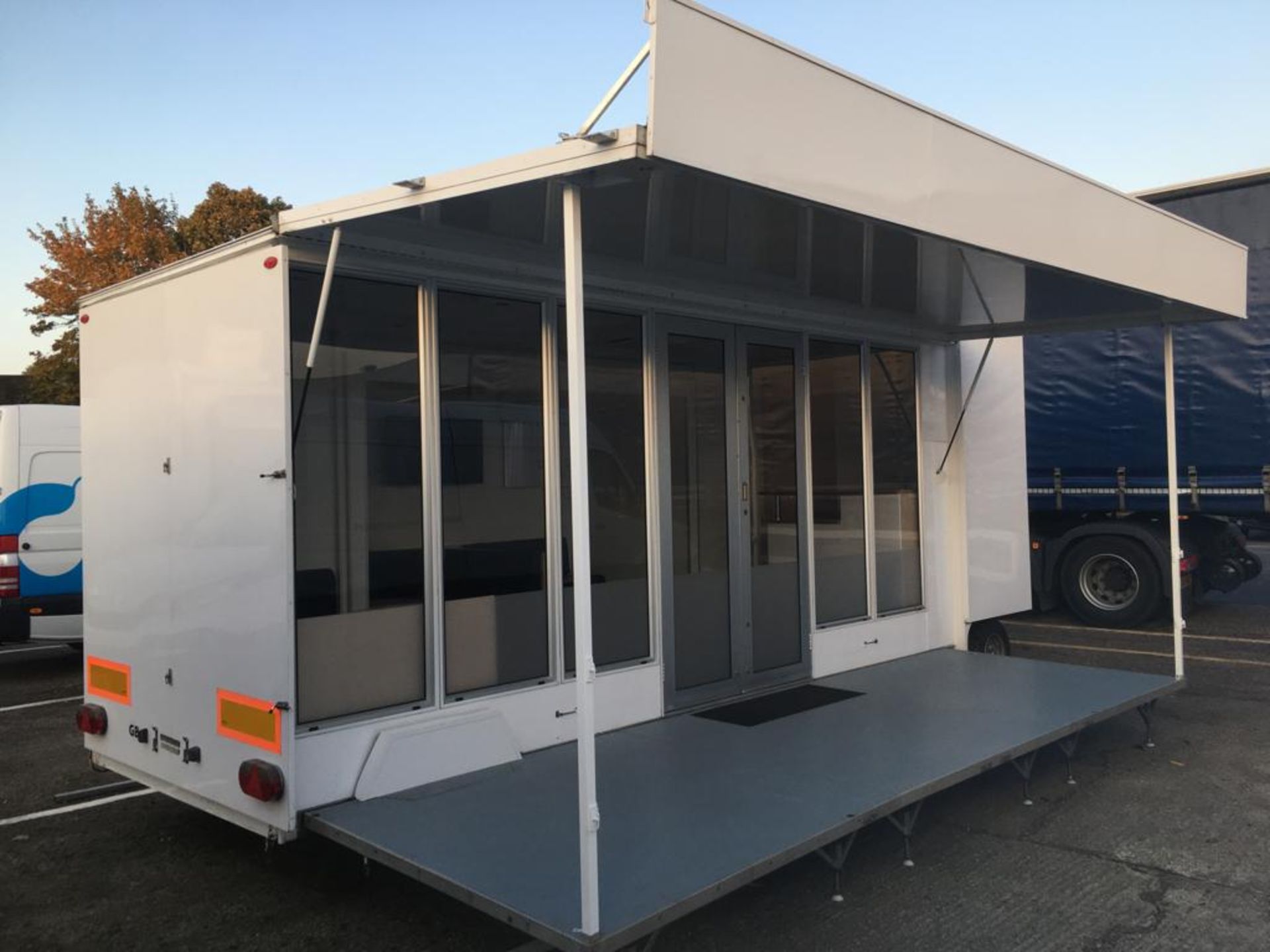 EXHIBITION UNIT WITH TRAILER **EXTENDABLE** - Image 2 of 51