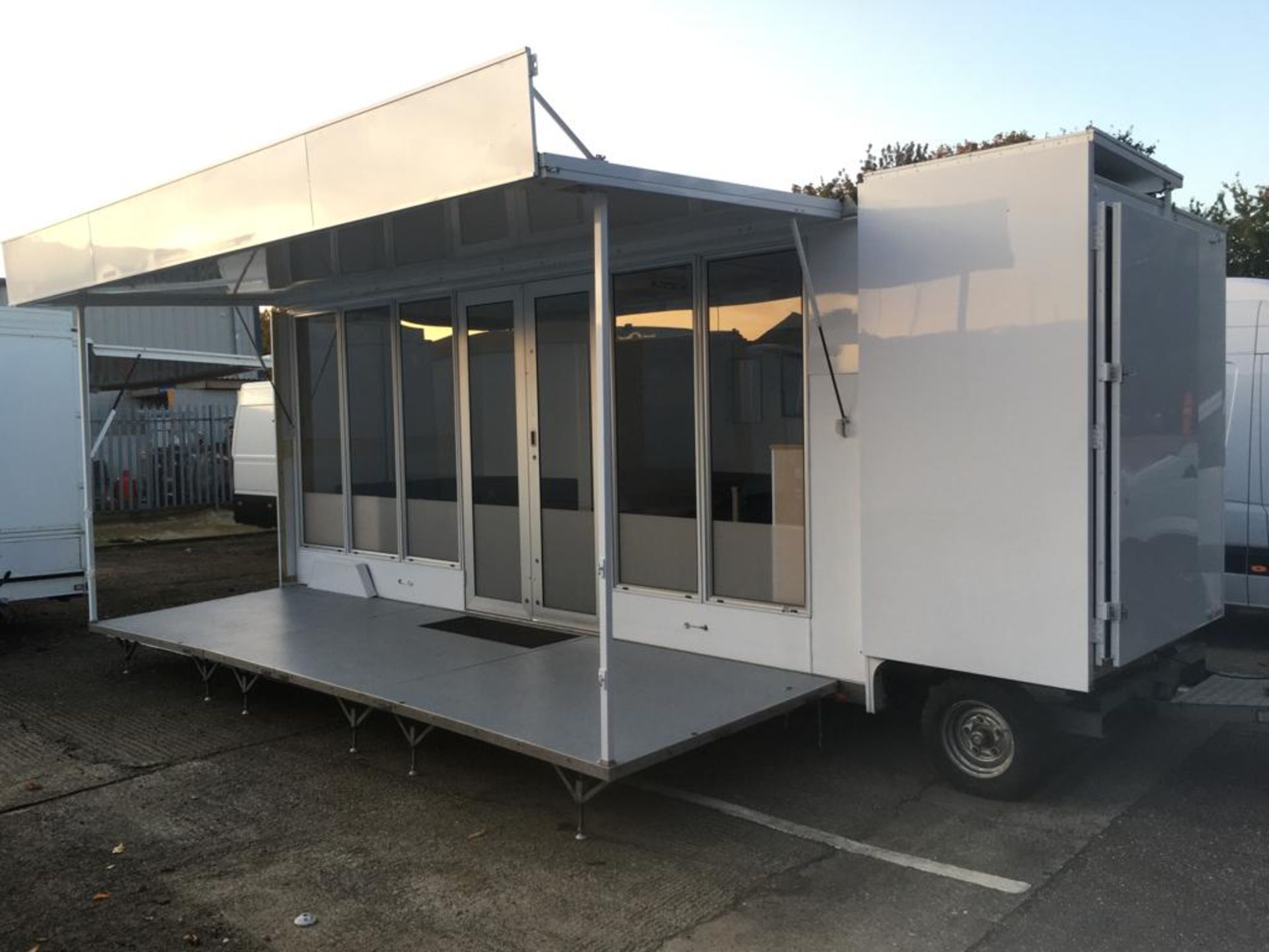 EXHIBITION UNIT WITH TRAILER **EXTENDABLE**