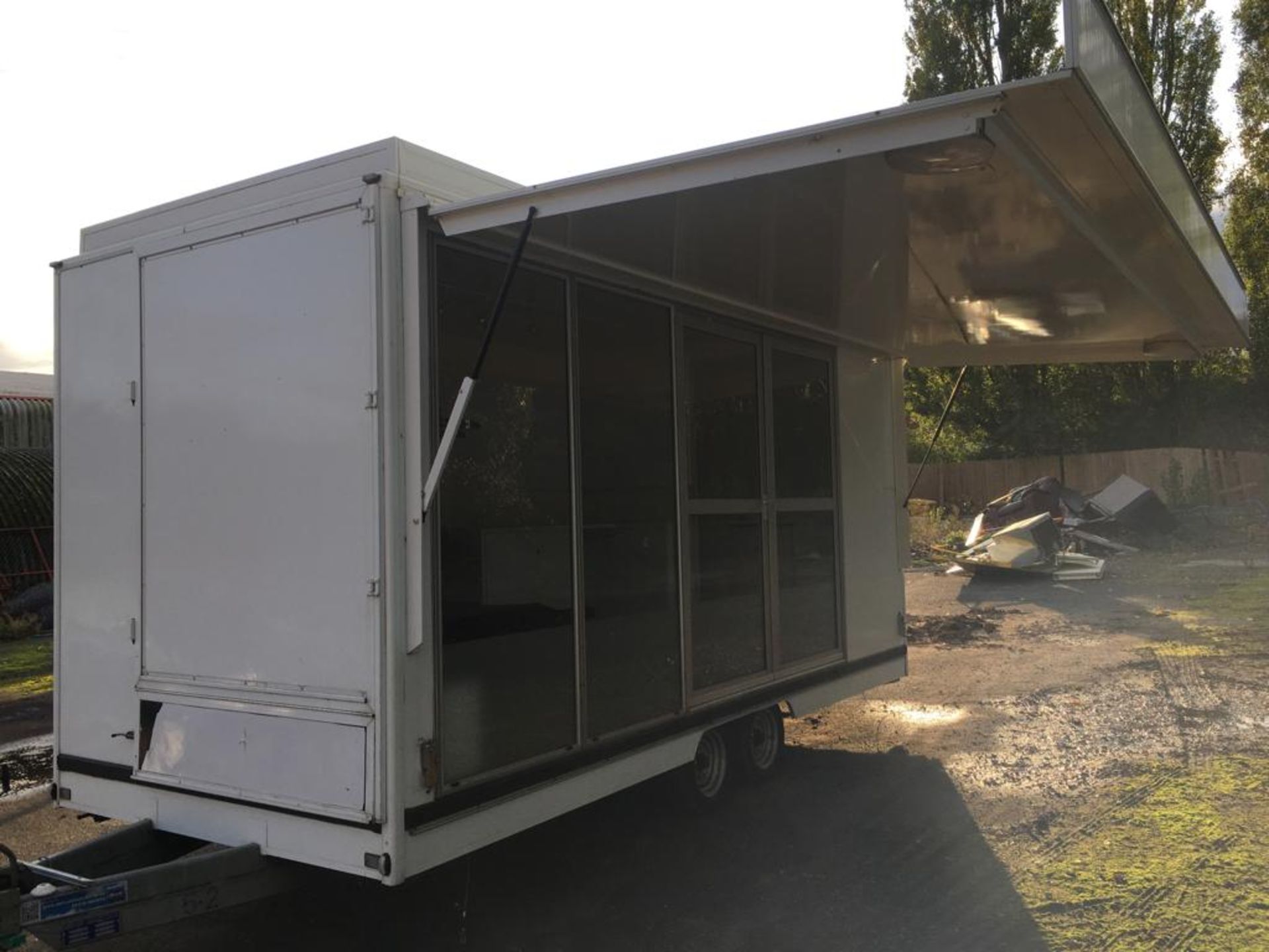 EXHIBITION UNIT WITH TRAILER - Image 4 of 45