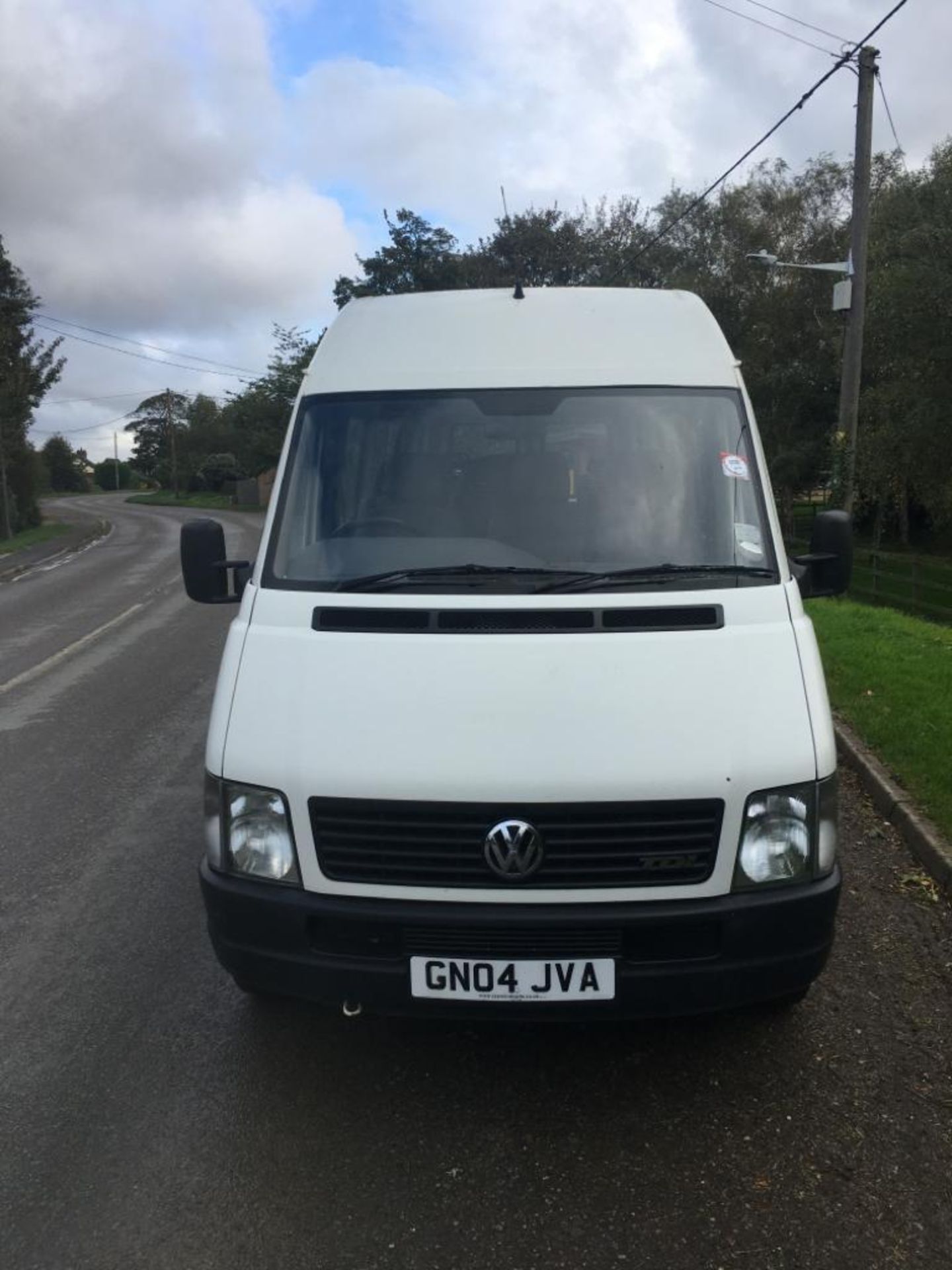 2004 VOLKSWAGEN LT 35 TDI LWB MINIBUS - Image 2 of 22