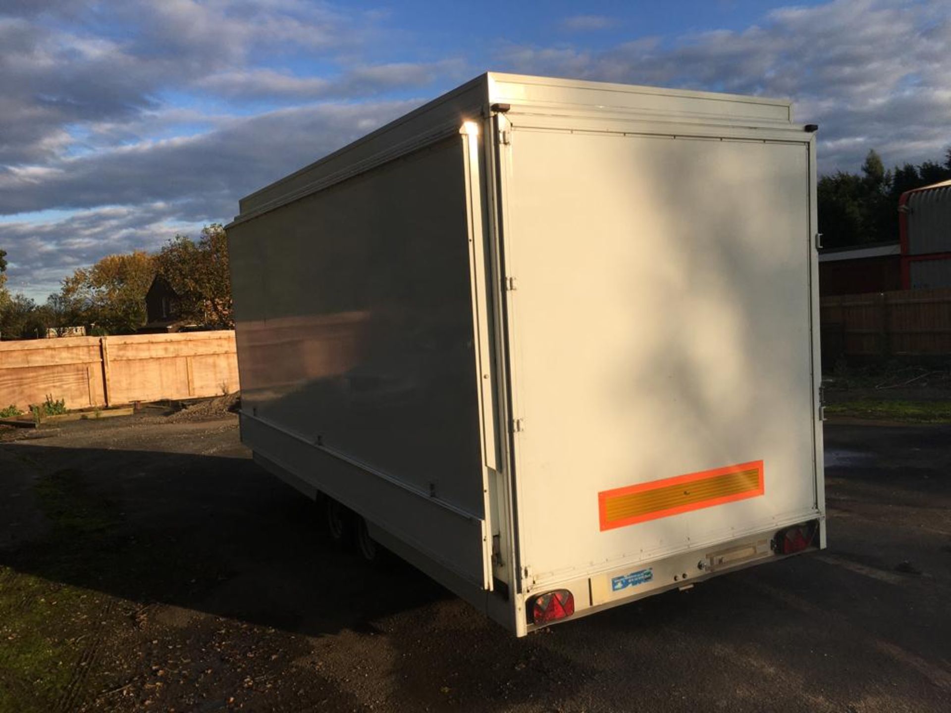 EXHIBITION UNIT WITH TRAILER - Image 11 of 45