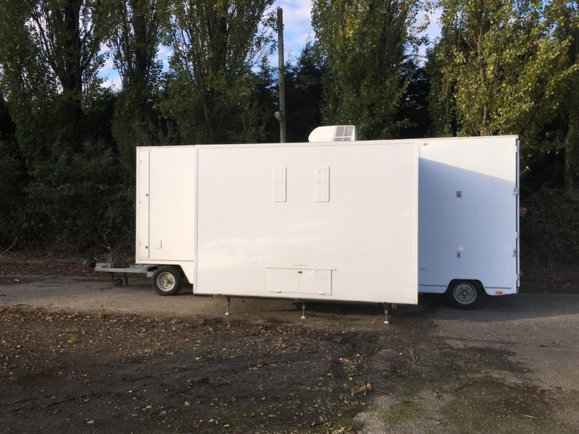 EXHIBITION UNIT WITH TRAILER **EXTENDABLE** - Image 12 of 51