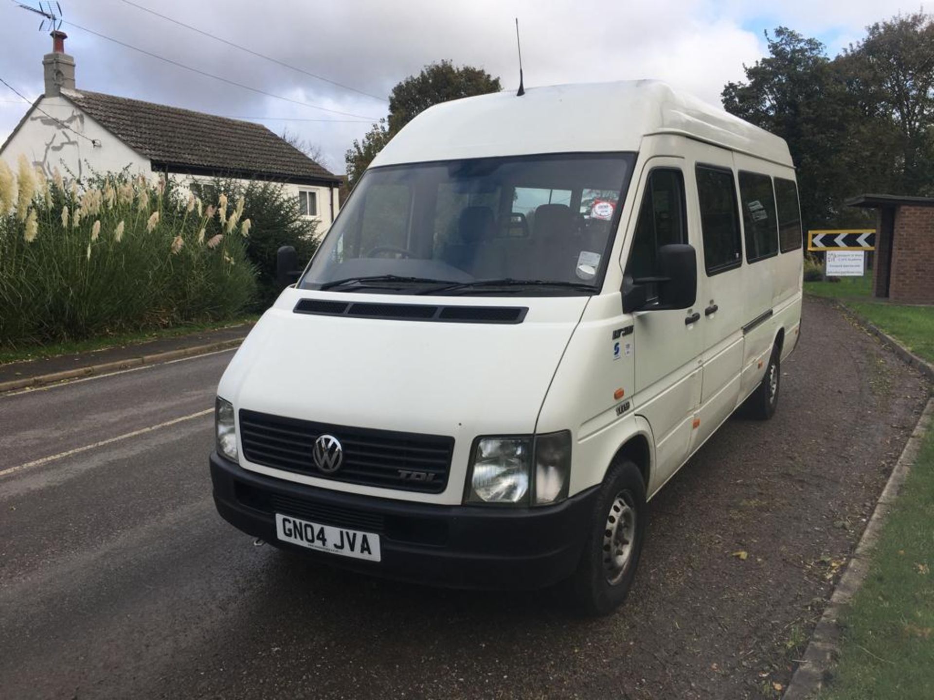 2004 VOLKSWAGEN LT 35 TDI LWB MINIBUS **EX COUNCIL**ONE FORMER KEEPER FROM NEW** - Image 2 of 22