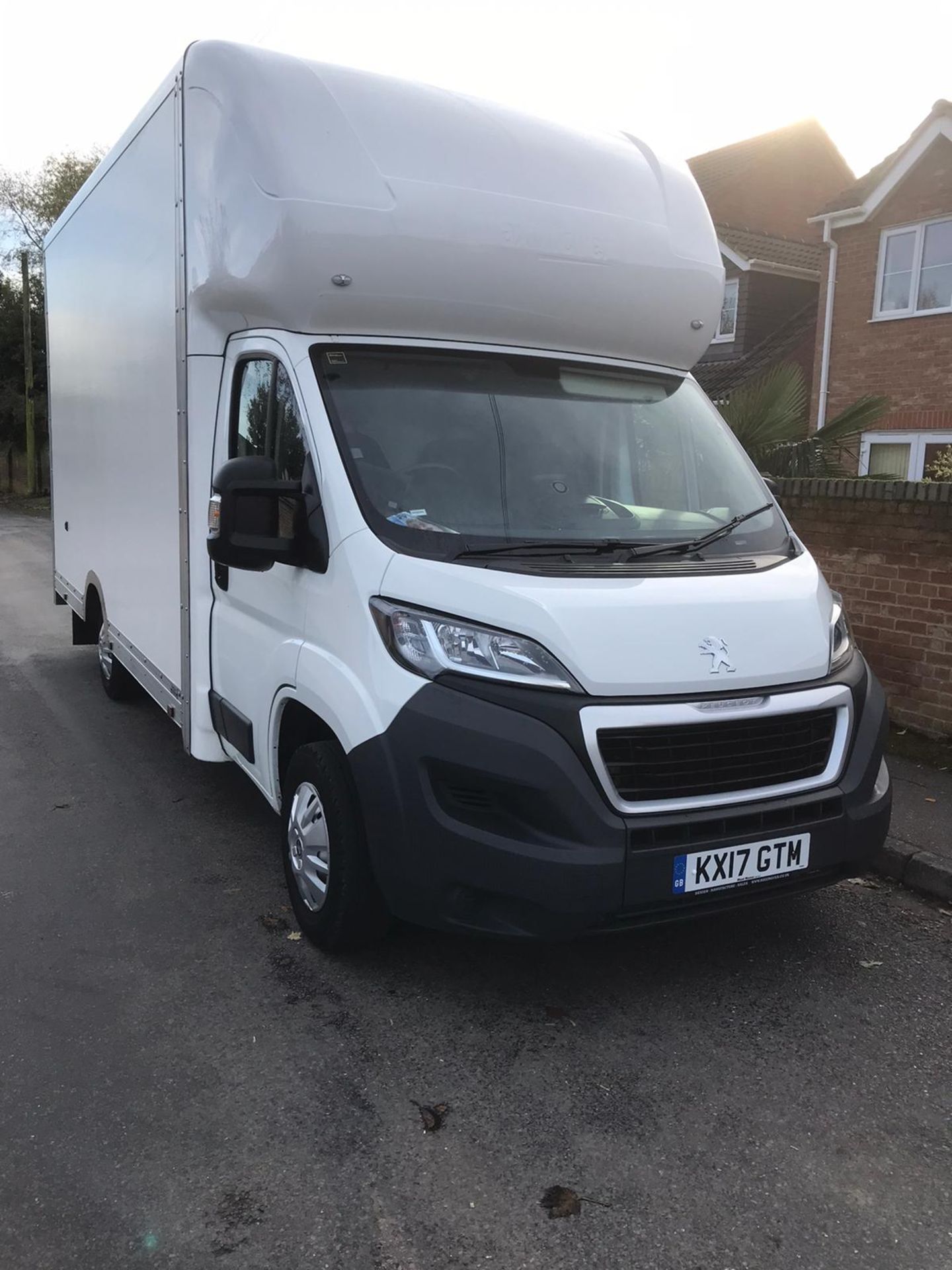 2017 PEUGEOT LOW LOADER VAN 2.0 DIESEL **6 SPEED MANUAL** - Image 2 of 15