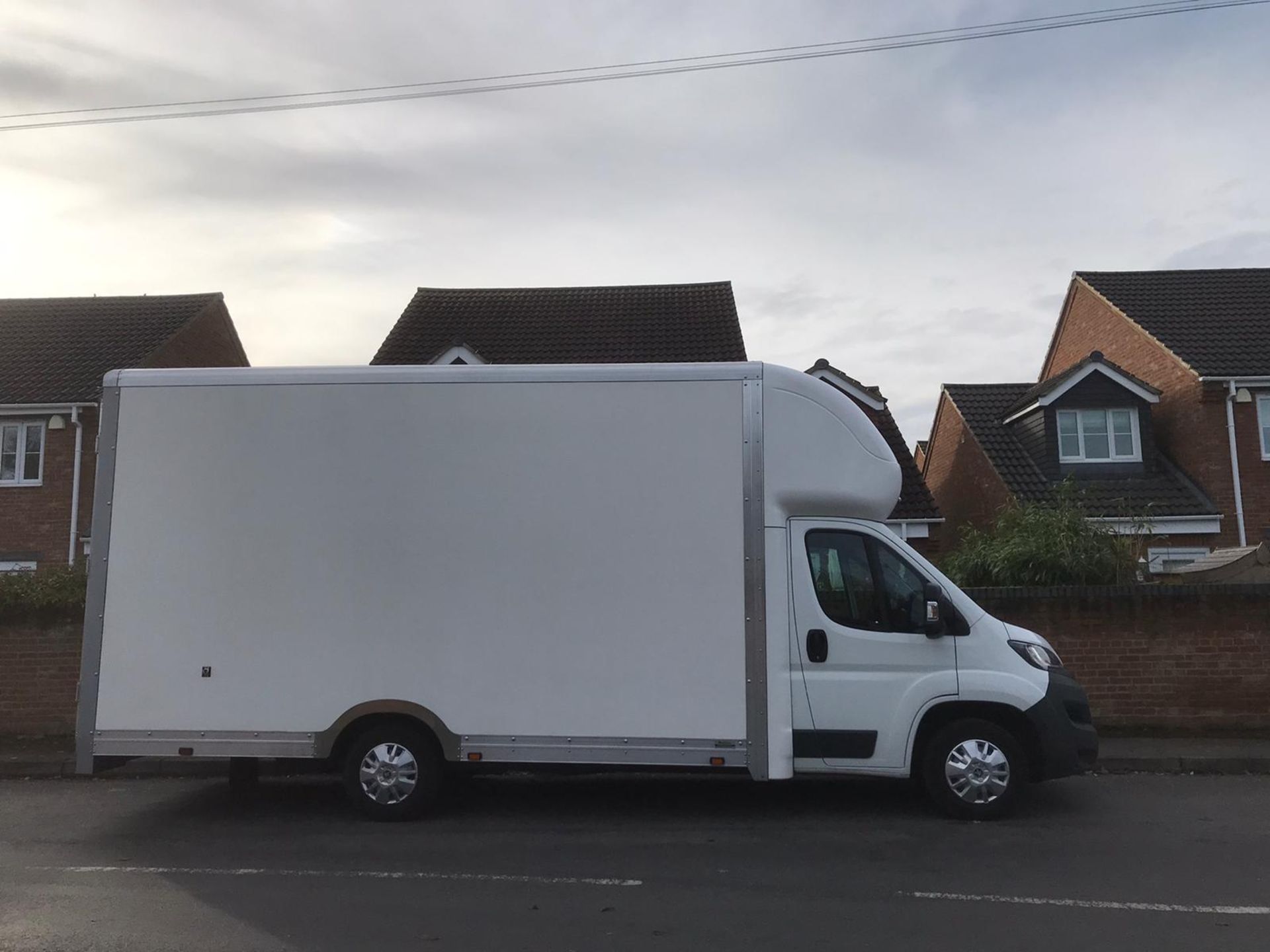 2017 PEUGEOT LOW LOADER VAN 2.0 DIESEL **6 SPEED MANUAL** - Image 5 of 15