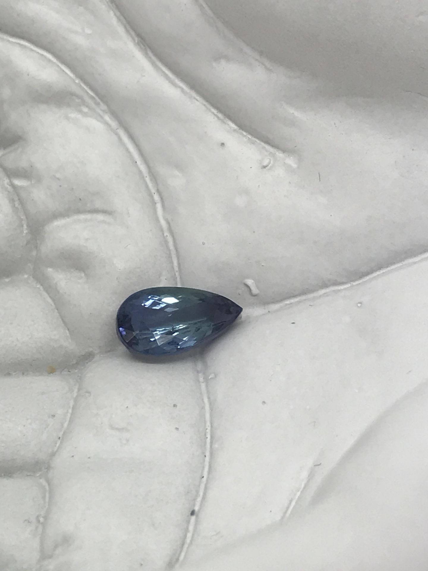 3.77CT NATURAL TANZANITE WITH $700 VALUATION - Image 3 of 3