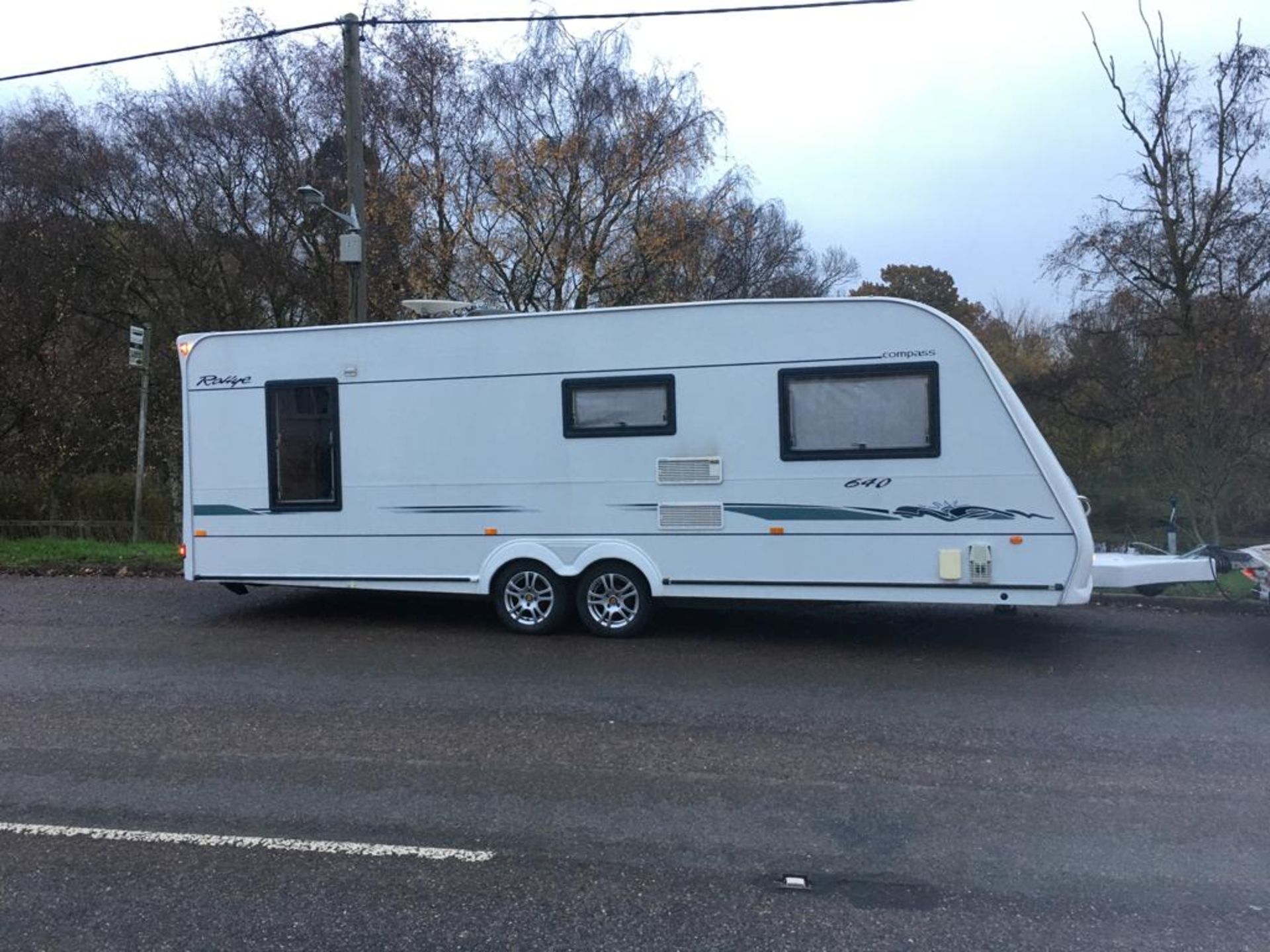 2005 RALLY COMPASS 640 TWIN AXLE 4 BERTH TOURING CARAVAN - Image 19 of 38