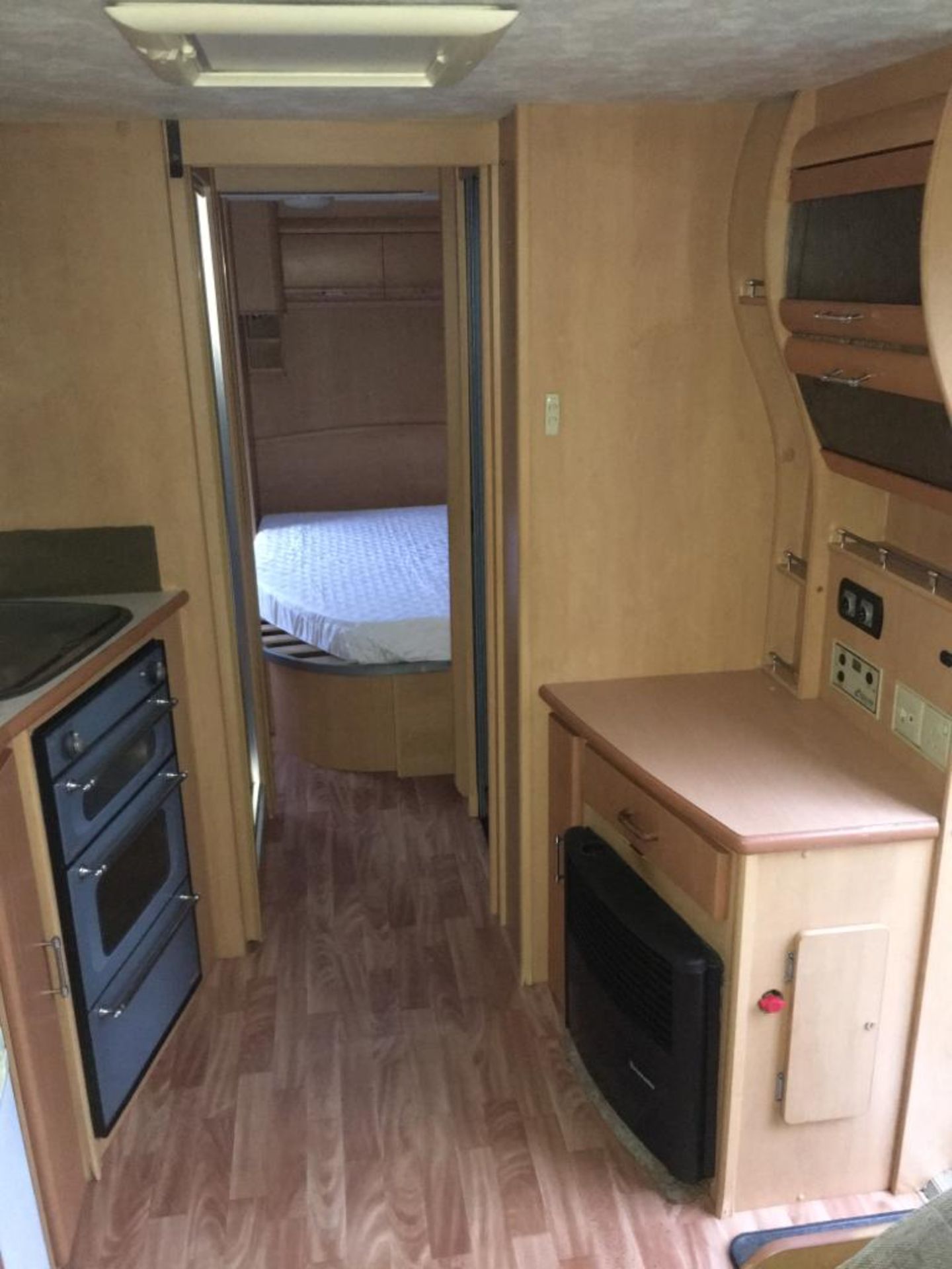 2005 RALLY COMPASS 640 TWIN AXLE 4 BERTH TOURING CARAVAN - Image 27 of 38