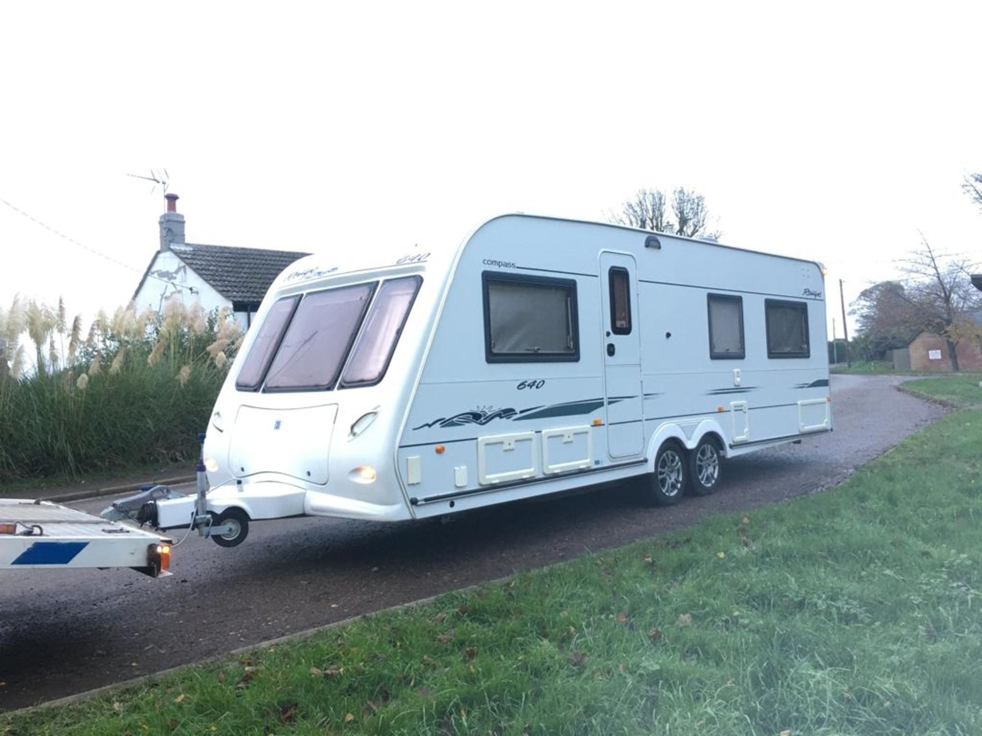 2005 RALLY COMPASS 640 TWIN AXLE 4 BERTH TOURING CARAVAN - Image 15 of 38