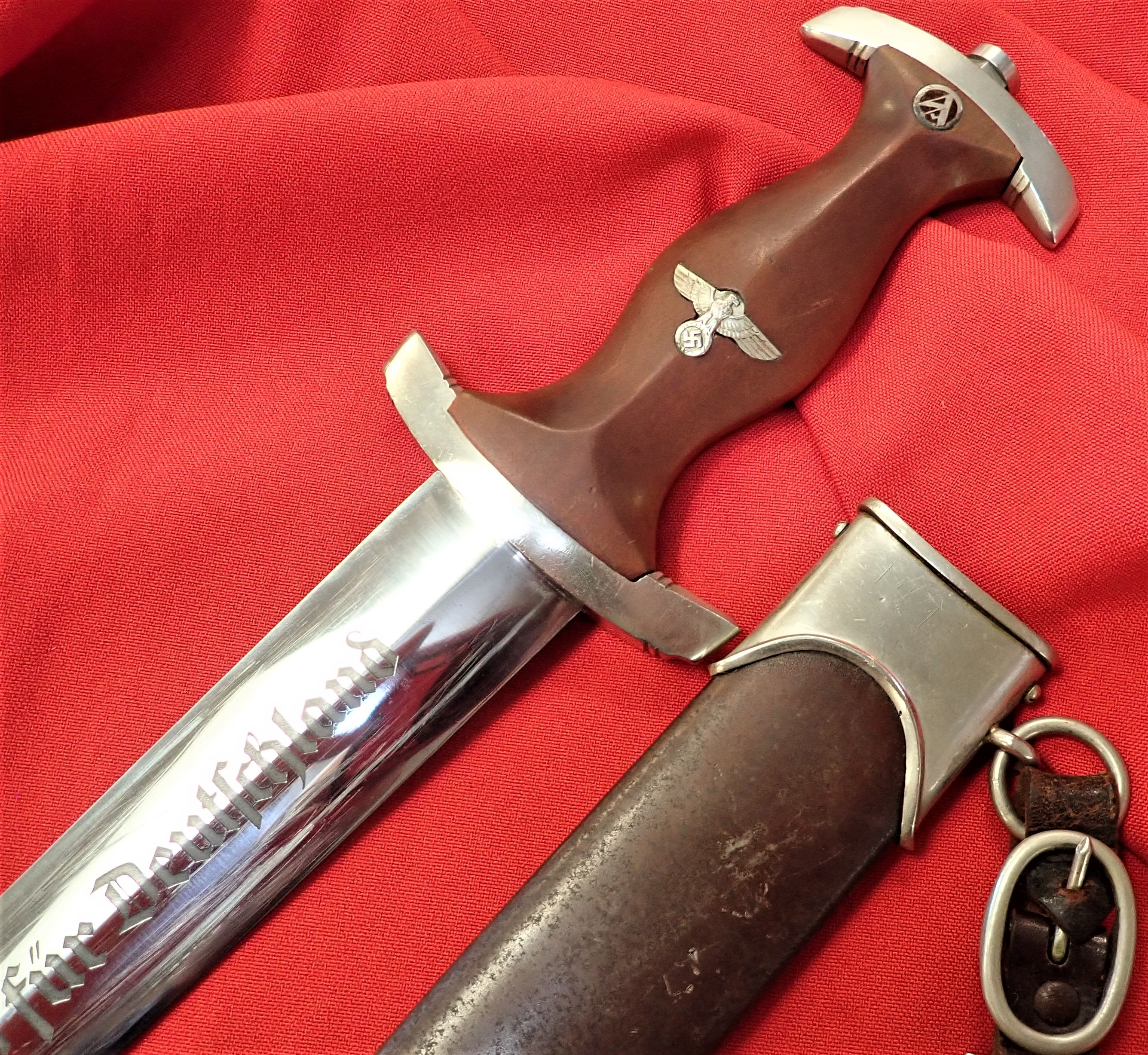 A rare German S.A. Model 1933 1st pattern dagger & scabbard with hanger by Undine of Solingen - Image 4 of 10