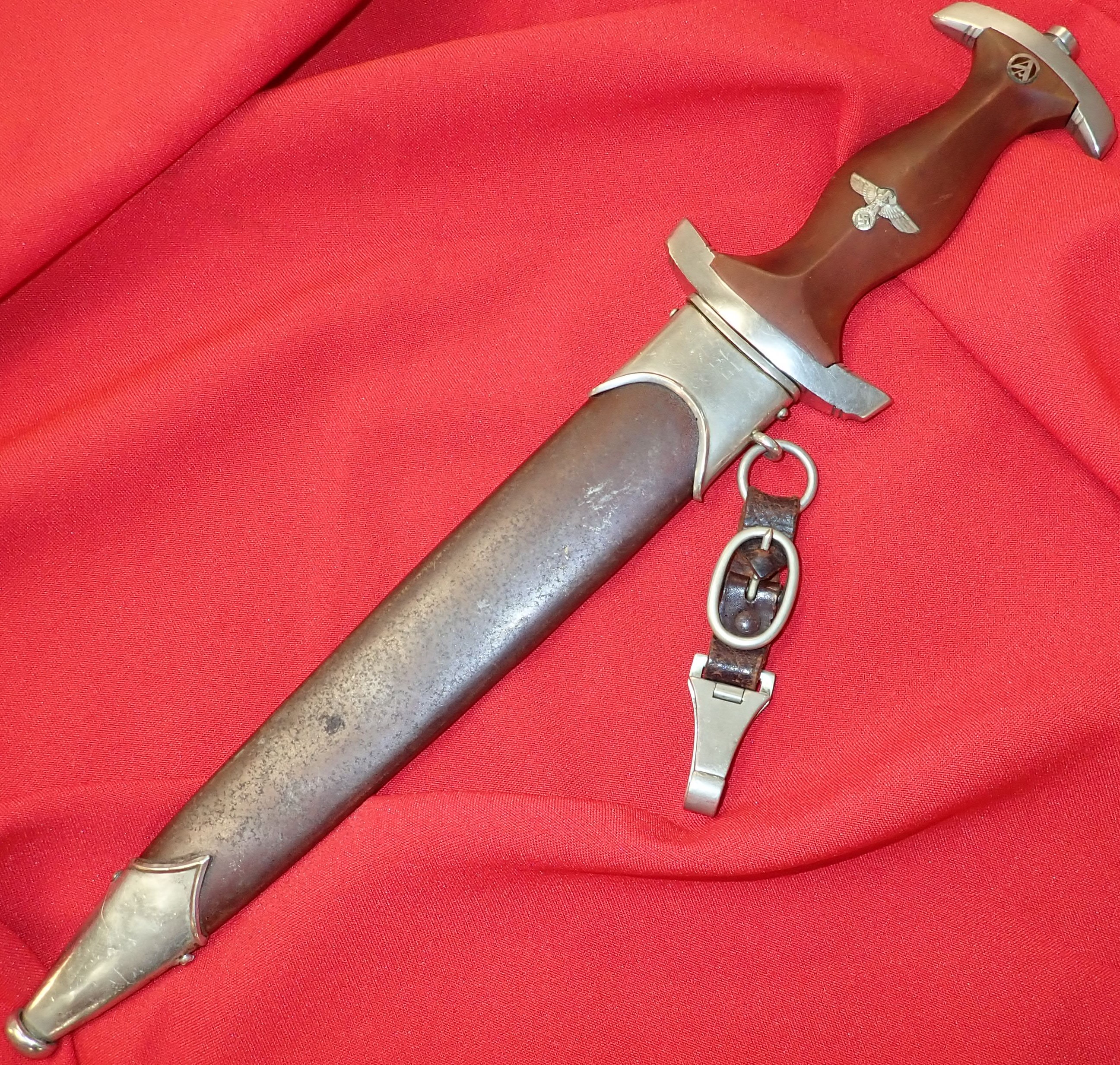 A rare German S.A. Model 1933 1st pattern dagger & scabbard with hanger by Undine of Solingen - Image 3 of 10