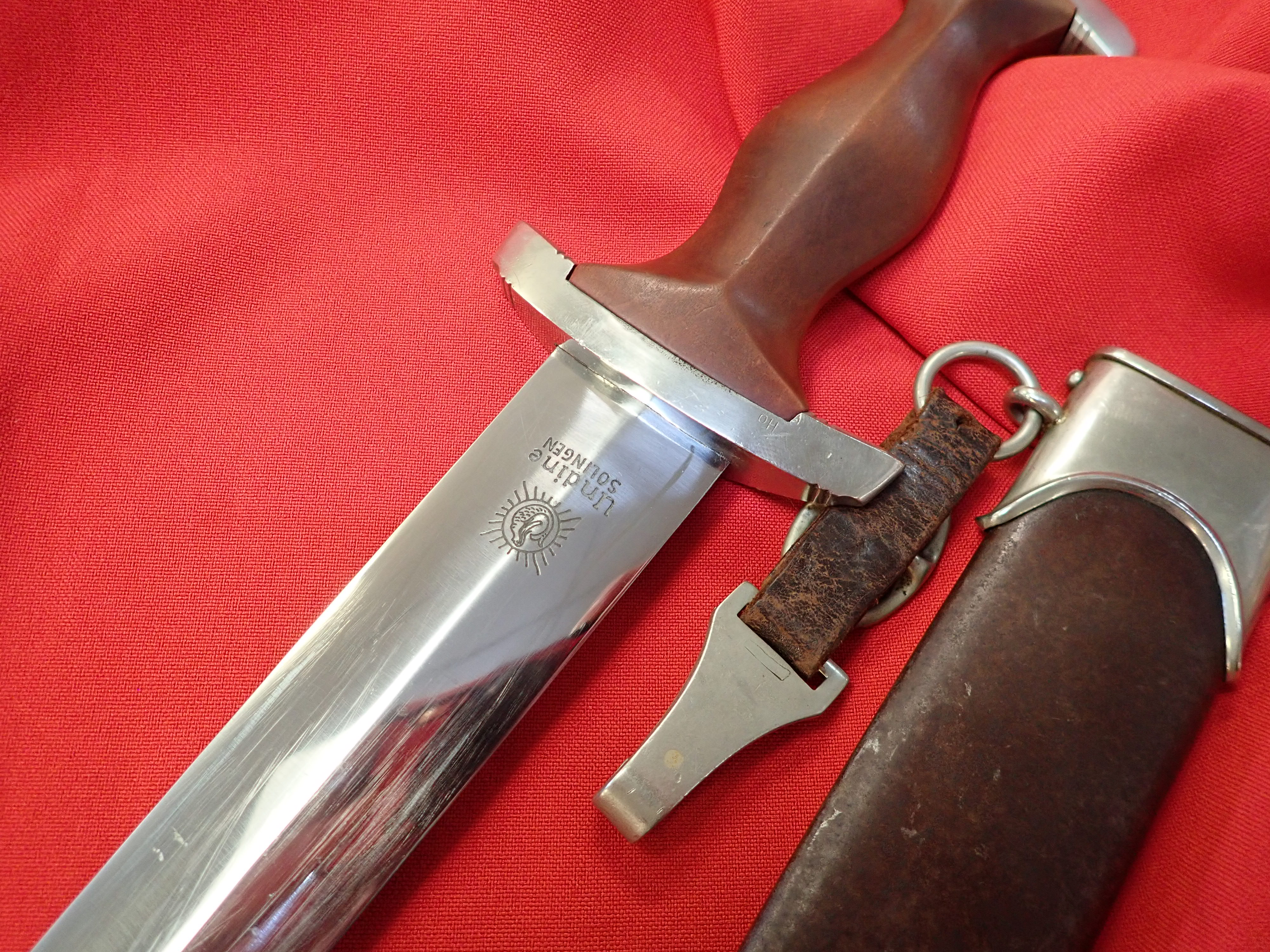 A rare German S.A. Model 1933 1st pattern dagger & scabbard with hanger by Undine of Solingen - Image 8 of 10