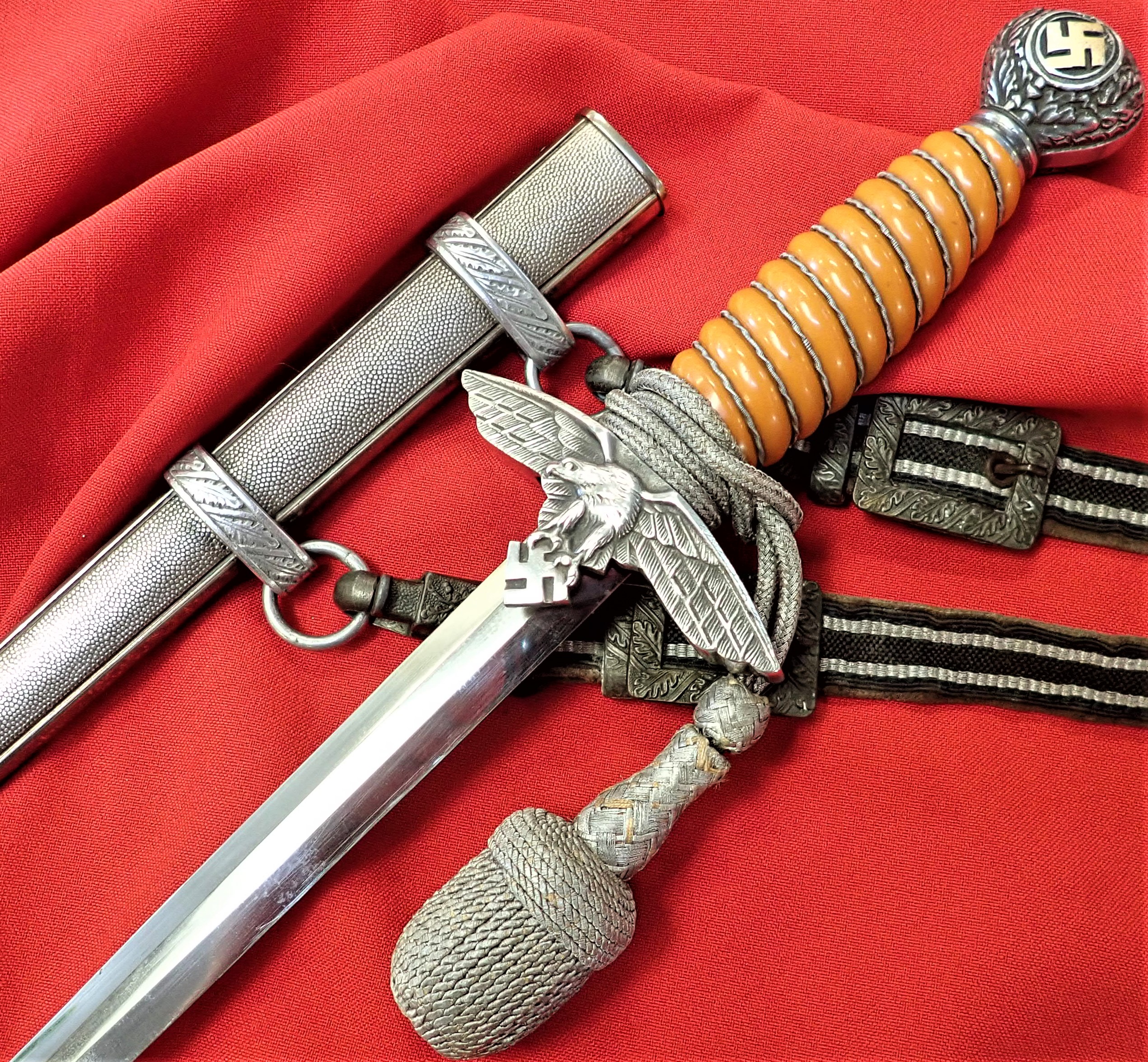 Near-mint cond. WW2 German/Luftwaffe 2nd ptn dagger/scabbard/knot/hangers-Carl Eickhorn of Solingen