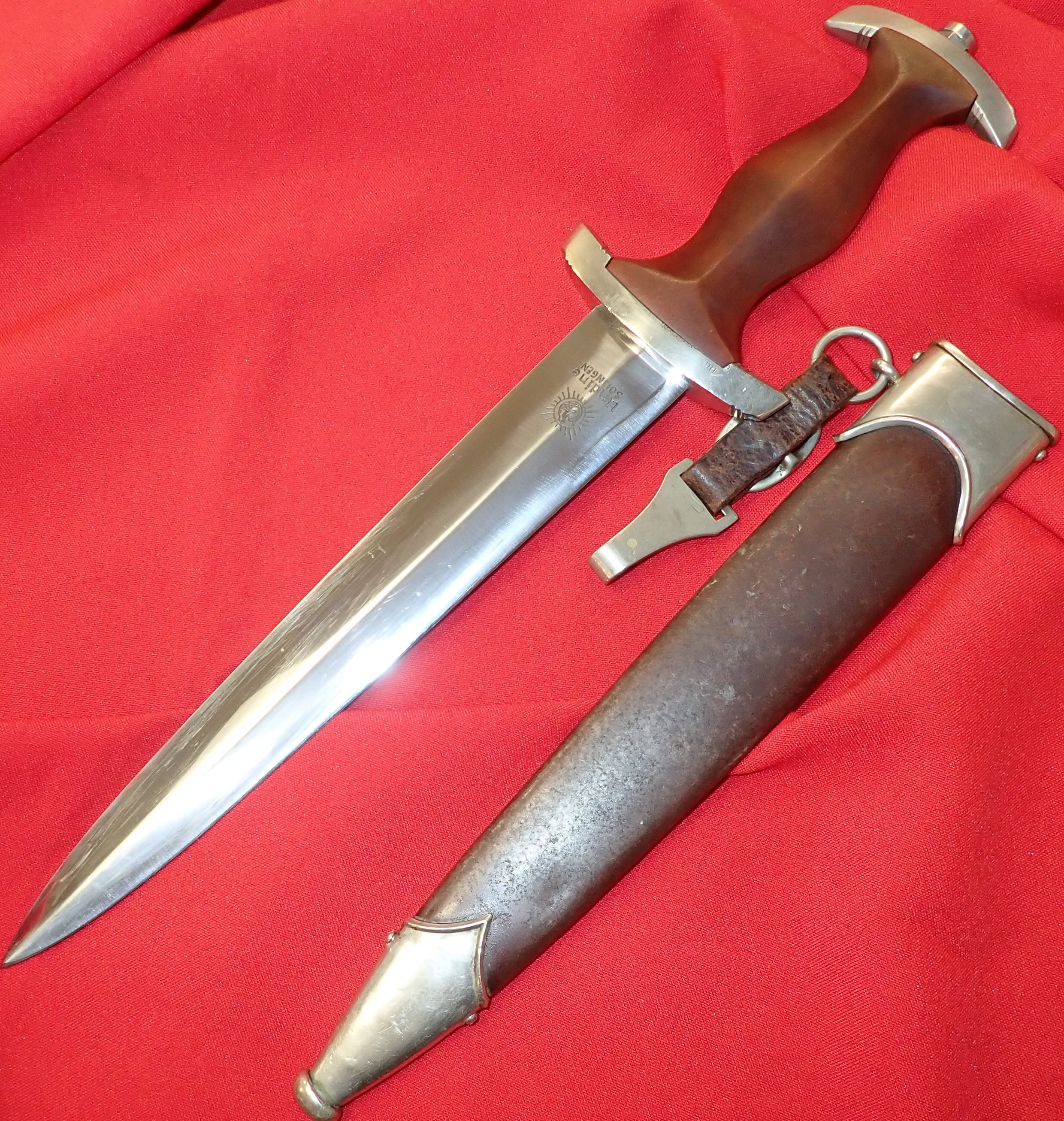 A rare German S.A. Model 1933 1st pattern dagger & scabbard with hanger by Undine of Solingen - Image 9 of 10