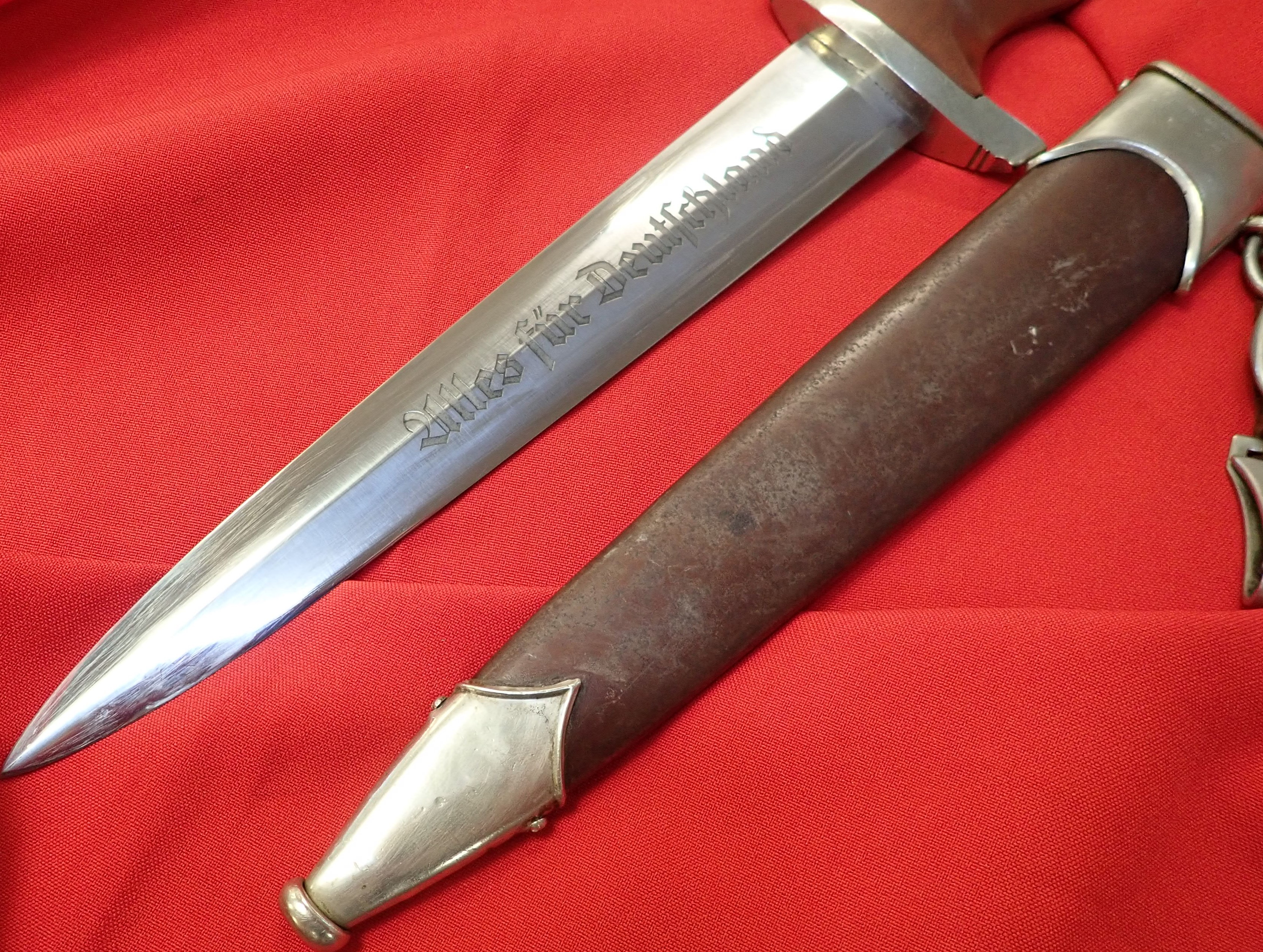 A rare German S.A. Model 1933 1st pattern dagger & scabbard with hanger by Undine of Solingen - Image 5 of 10