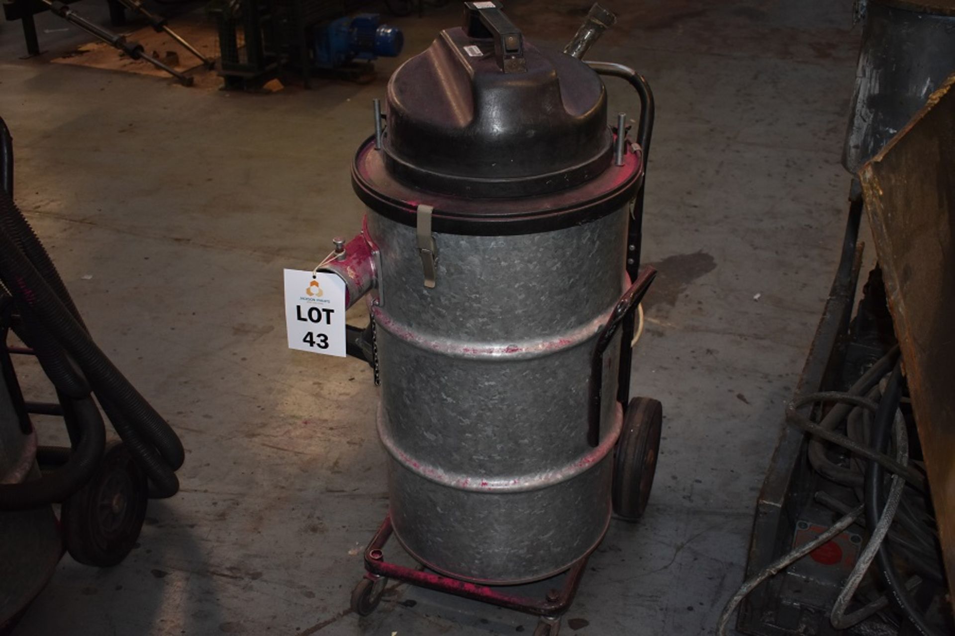 NUMATIC INDUSTRIAL VACUUM CLEANER