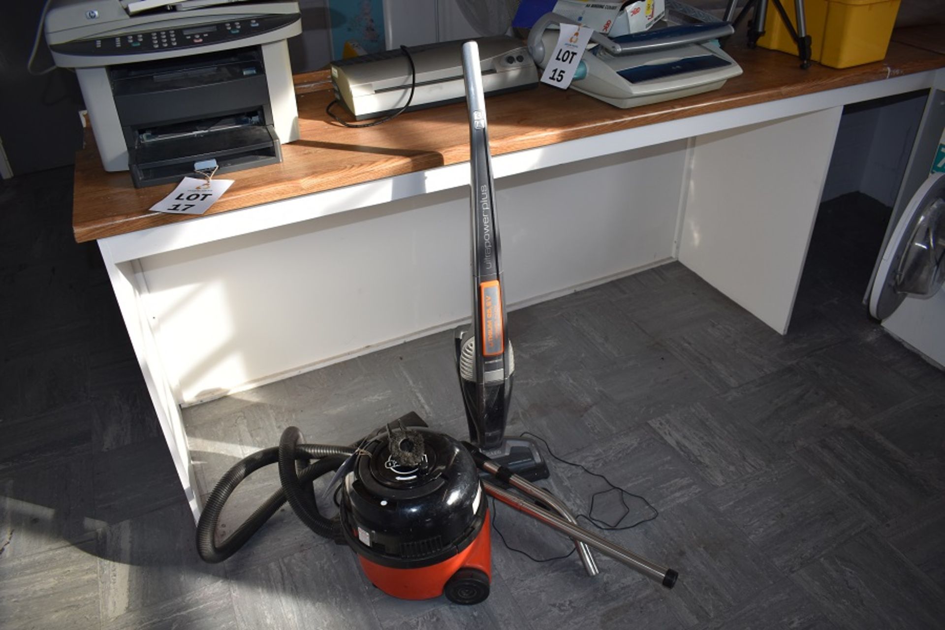 1 X HENRY HVR 200P VACUUM CLEANER & 1 X AEG ULTR POWER PLUS LITHIUM 25.2V RECHARGABLE VACUUM - Image 2 of 2