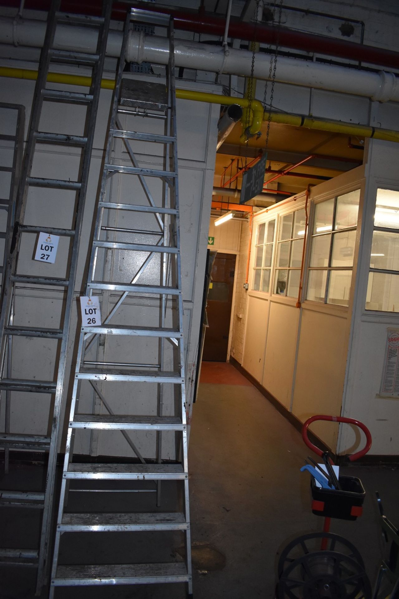 11 RUNG ALUMINIUM STEP LADDER - Image 2 of 3