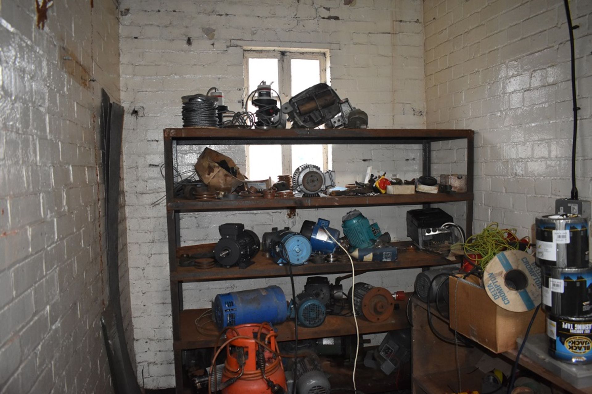 ROOM OF CONTENTS INC VARIOUS ELECTRIC MOTORS CABLE & TOOLS ETC - Image 2 of 5