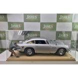 Aston Martin DB5 James Bond Eaglemoss 1:8 Scale & Case/Figure