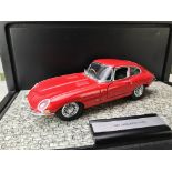 Franklin Mint 1961 Jaguar E-Type 1:24 Scale & Display Case