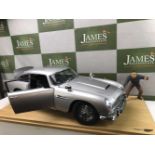 Aston Martin DB5 James Bond Eaglemoss 1:8 Scale & Case/Figure