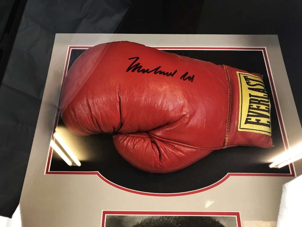 Muhammad Ali Signed Everlast Boxing Glove & Signed Picture - Image 3 of 4