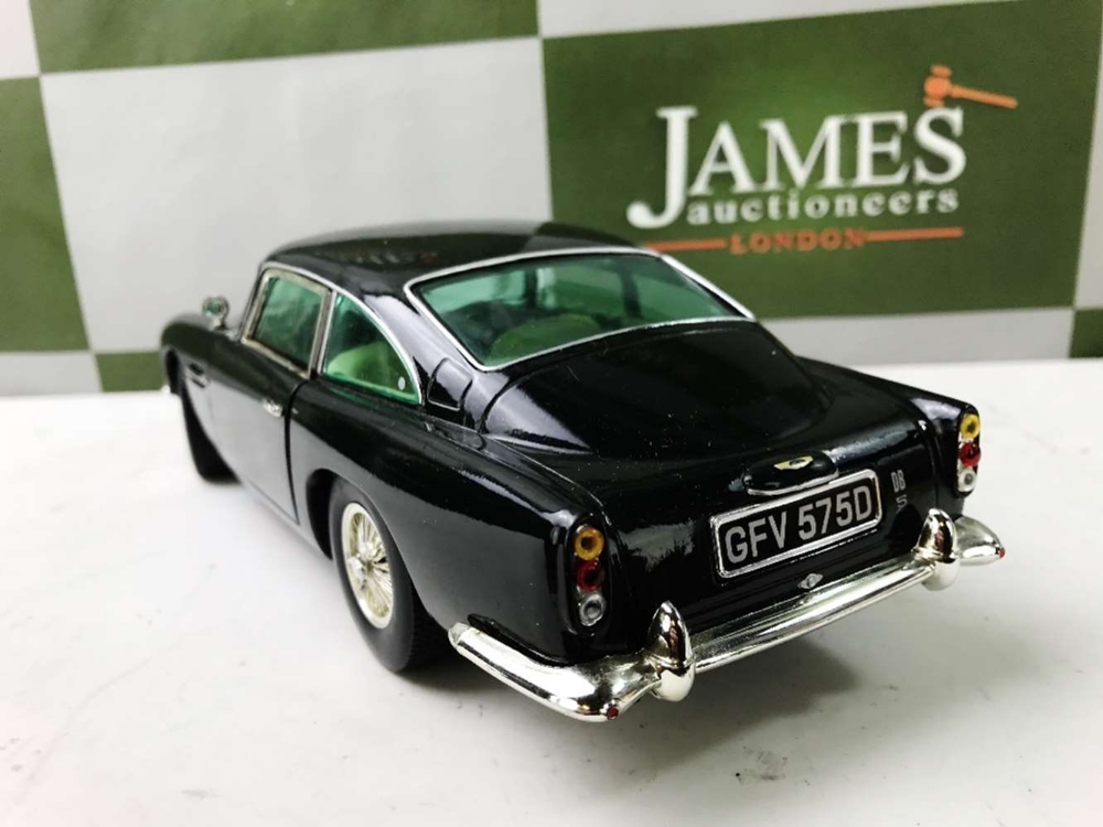 Aston Martin DB5 Die-Cast Larger 1:18 Scale - Image 4 of 5