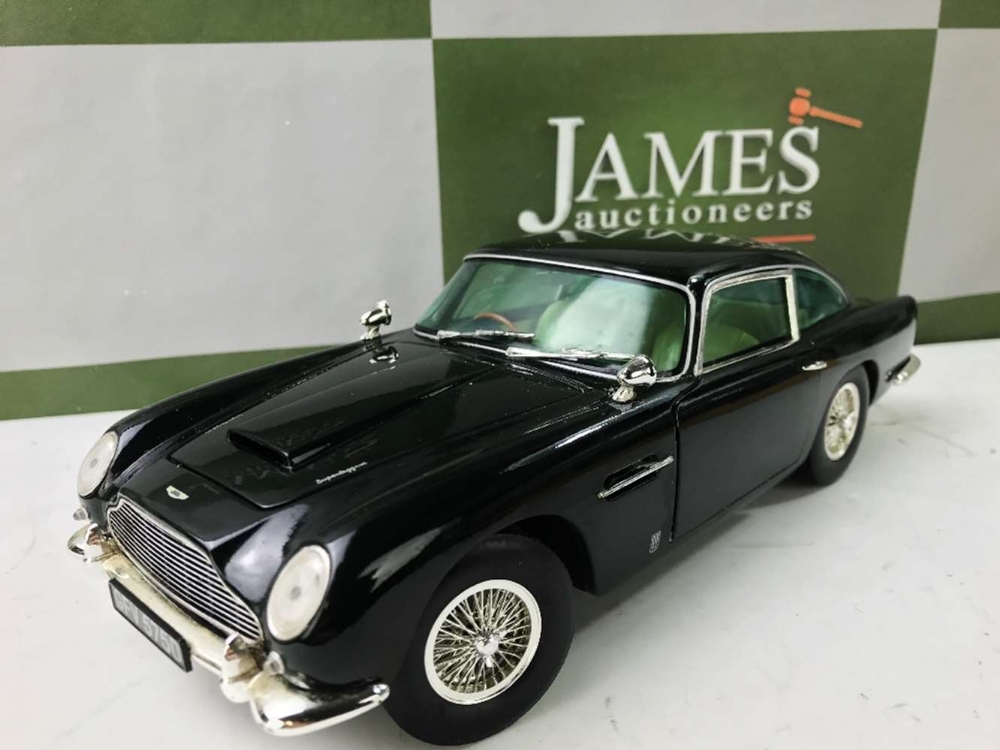 Aston Martin DB5 Die-Cast Larger 1:18 Scale - Image 3 of 5