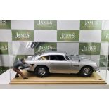 Aston Martin DB5 James Bond Eaglemoss 1:8 Scale & Case/Figure