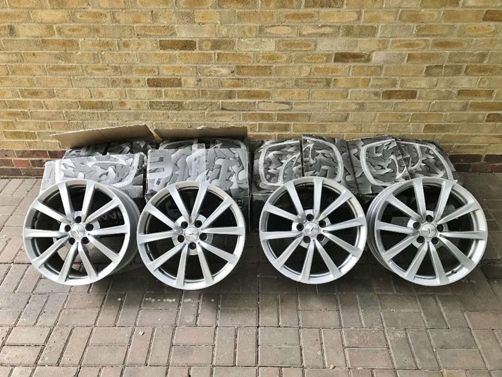 Aston Martin Vantage Original 19 inch Ltd Edition Alloy wheels